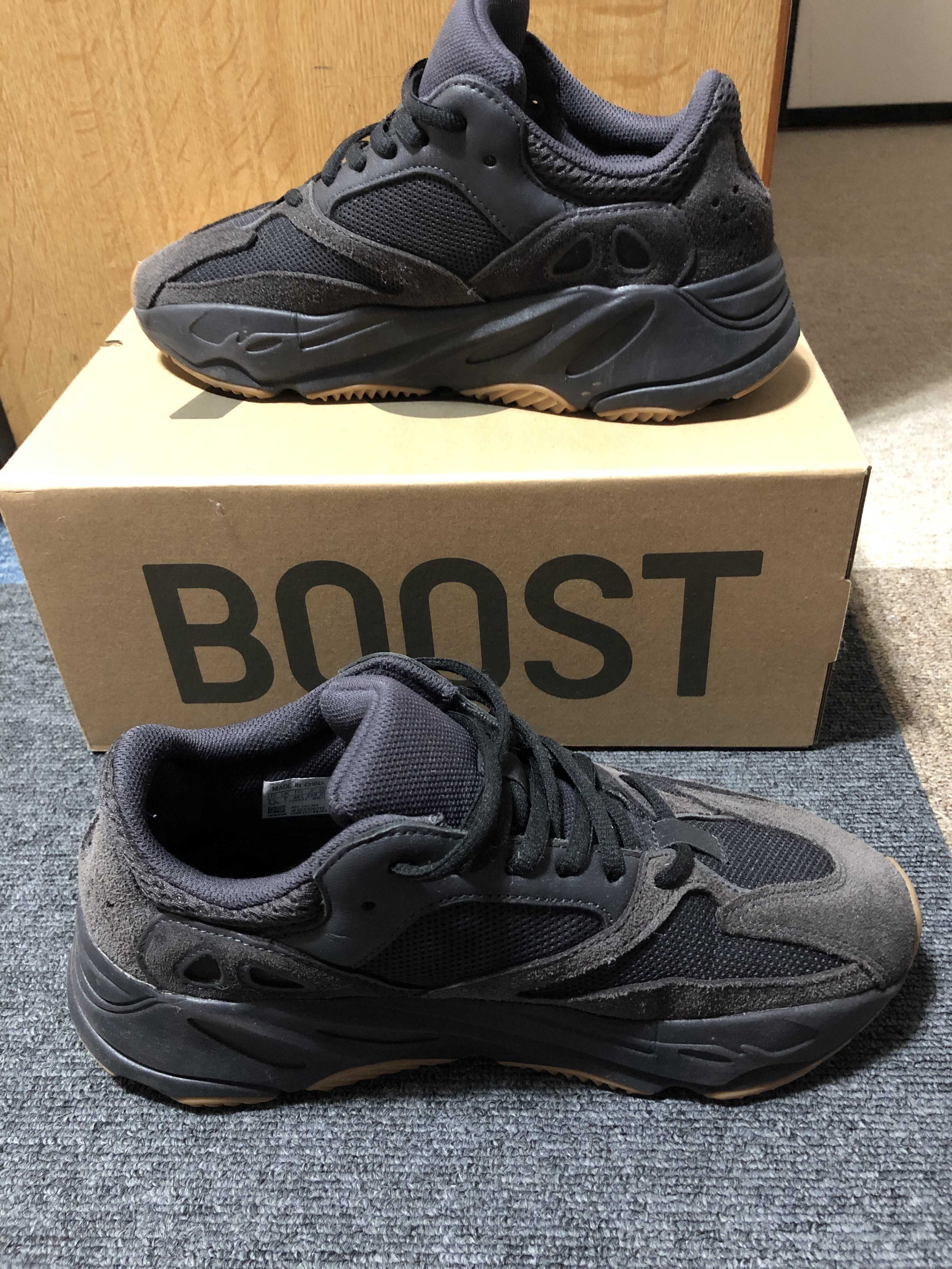 adidas YEEZY Boost 700 "Utility Black"