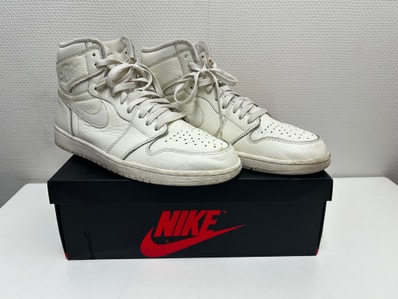 Nike Air Jordan 1 Retro High OG "Sail"