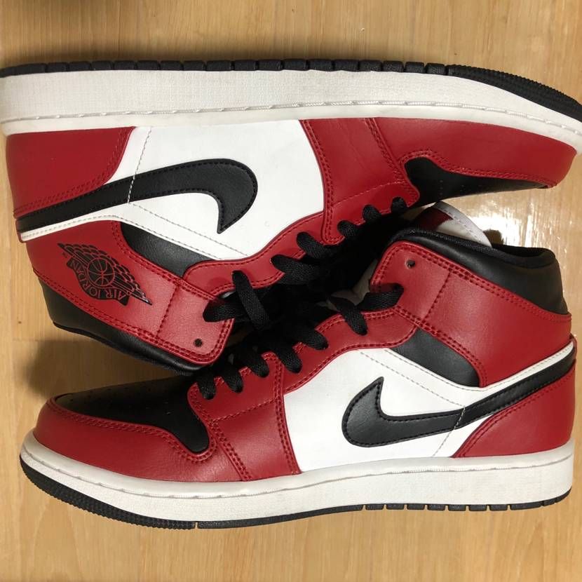 Nike Air Jordan 1 Mid "Chicago Black Toe"