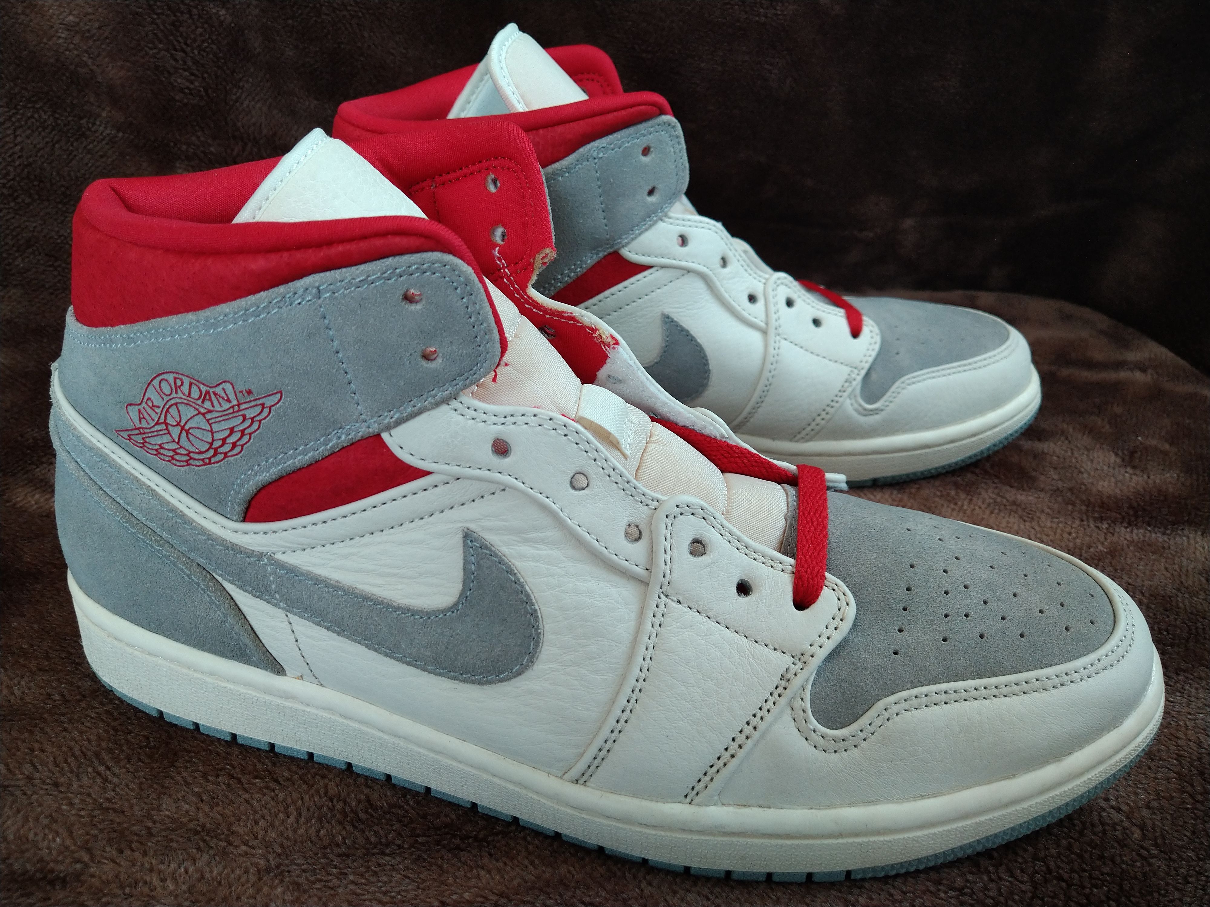SNS×NIKE AIR JORDAN 1 MID "GREY/RED"