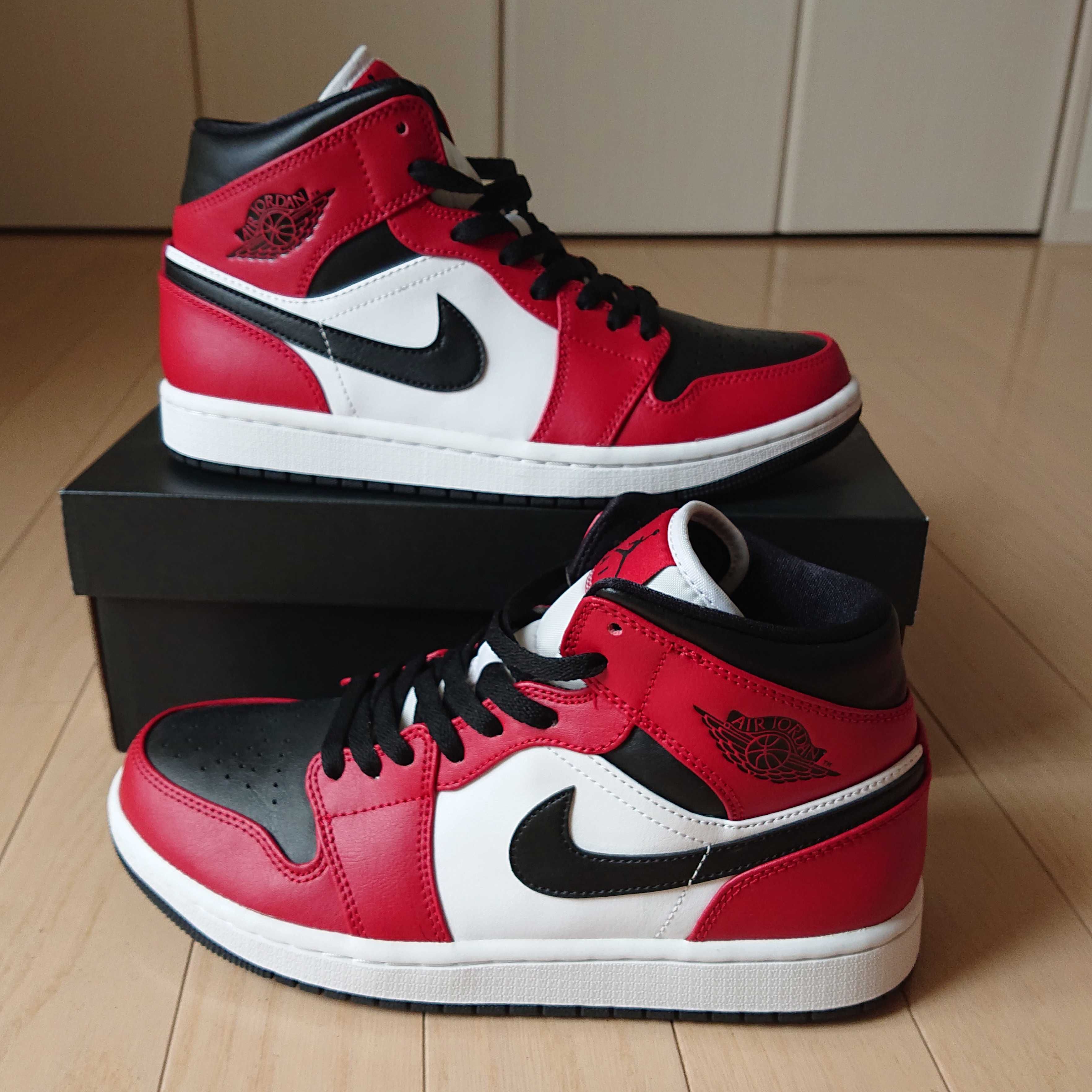 Nike Air Jordan 1 Mid "Chicago Black Toe"