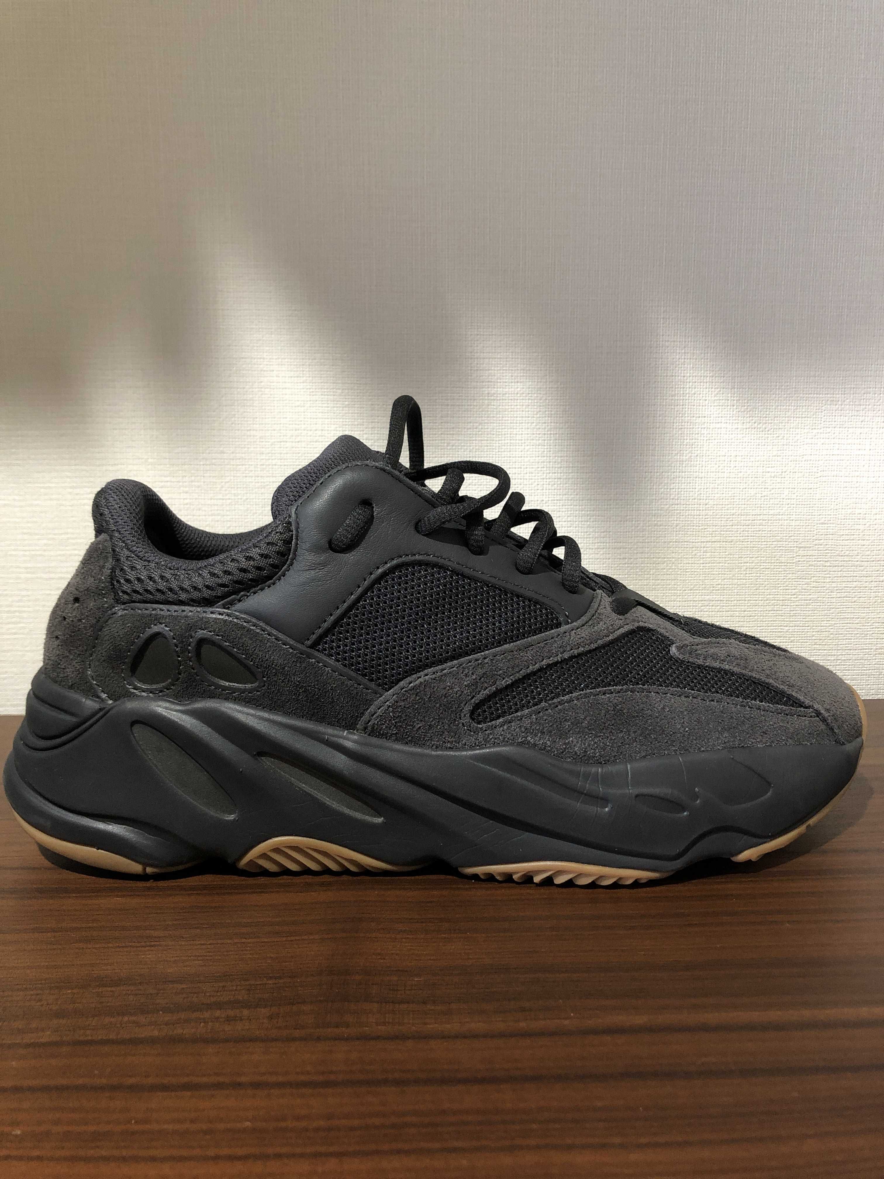 adidas YEEZY Boost 700 "Utility Black"