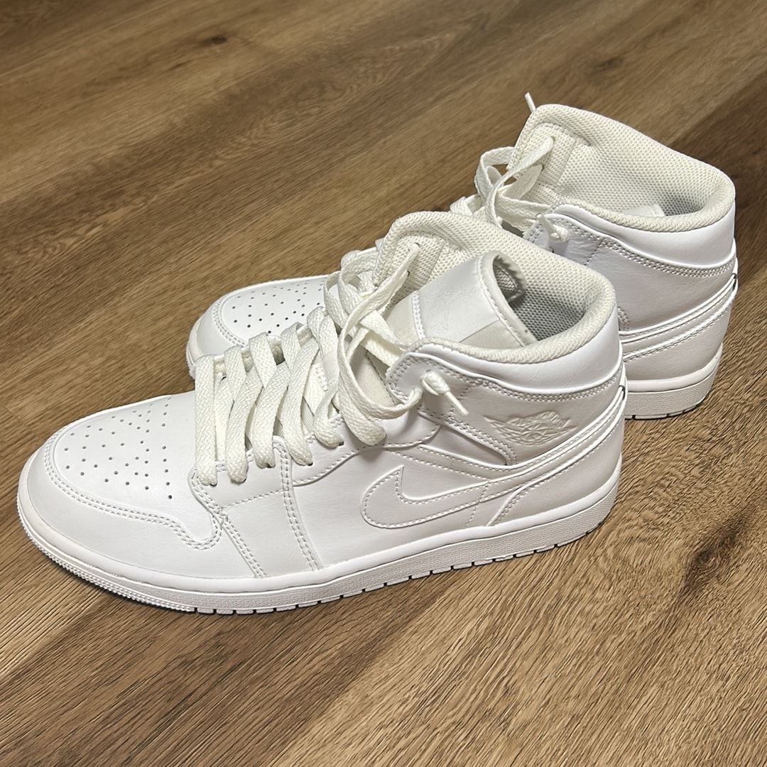 Nike Air Jordan 1 Mid "Triple White"