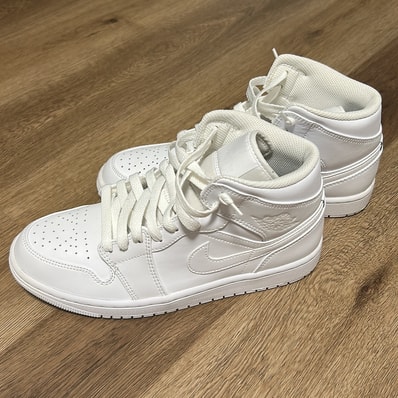 Nike Air Jordan 1 Mid "Triple White"