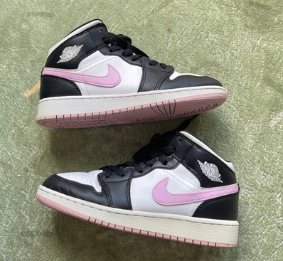 Nike GS Air Jordan 1 Mid "White/Black/Light Arctic Pink"