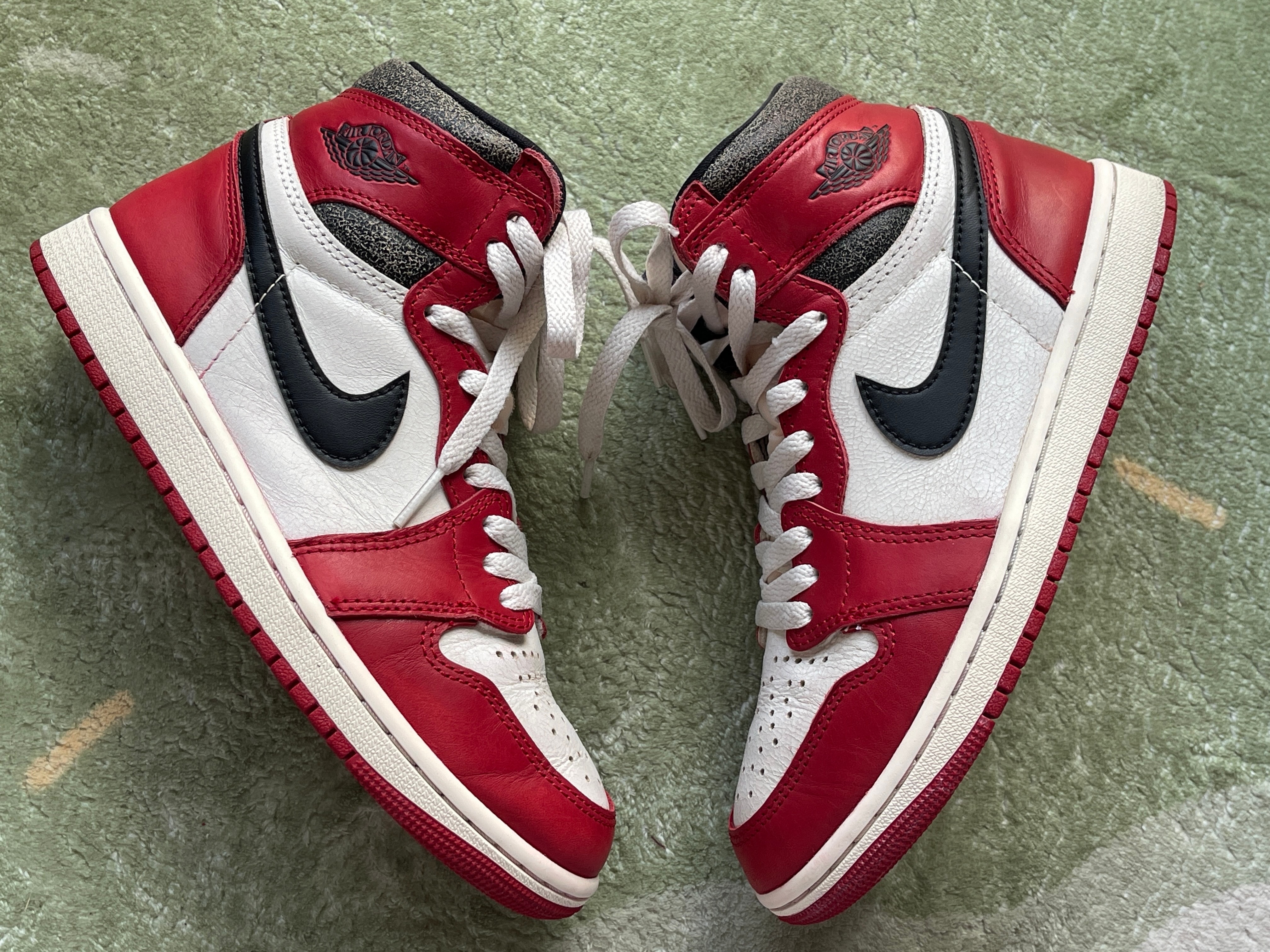 Nike Air Jordan 1 High OG "Lost & Found/Chicago"