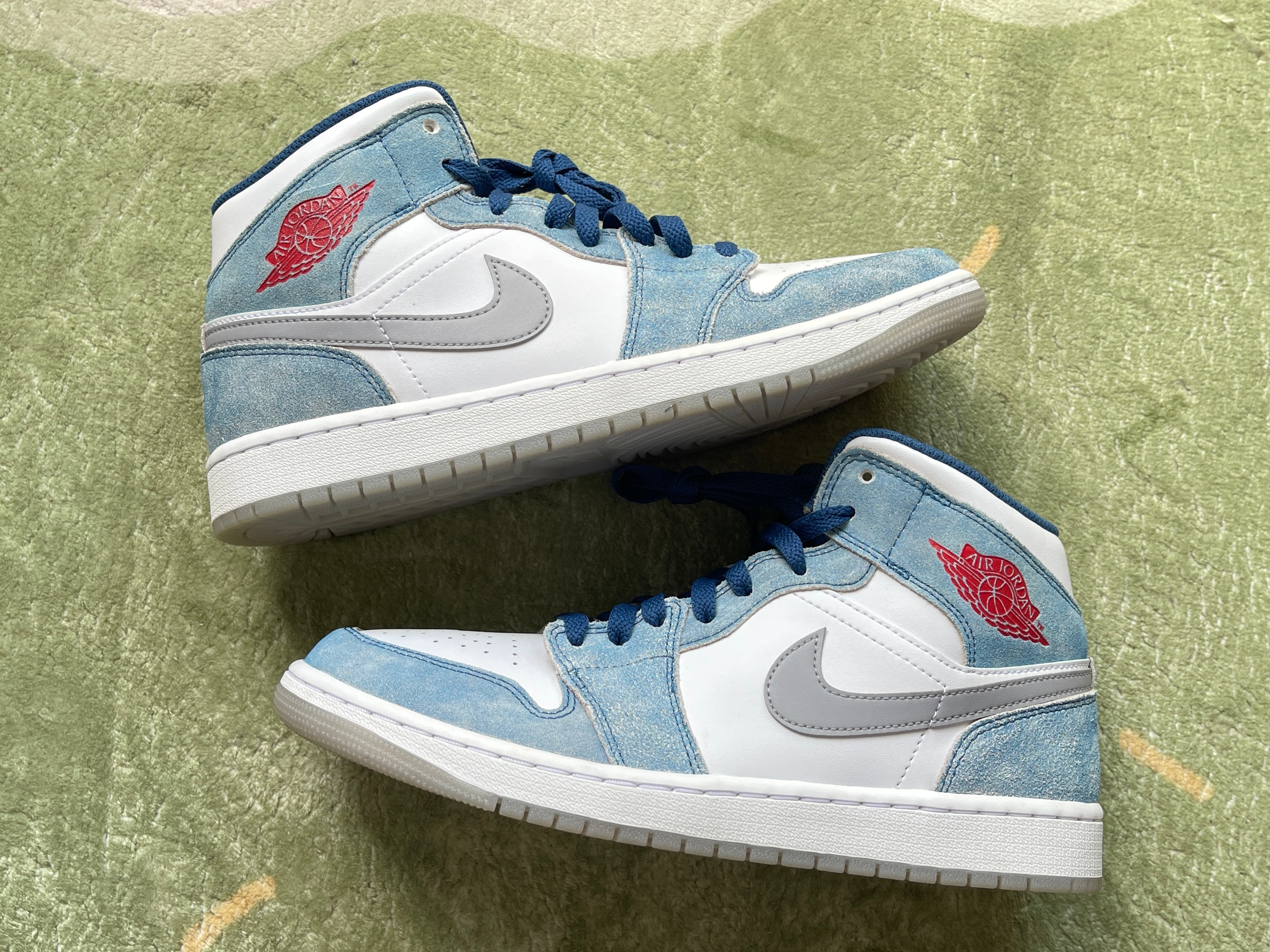 Nike Air Jordan 1 Mid SE "White/Hyper Royal/Red"