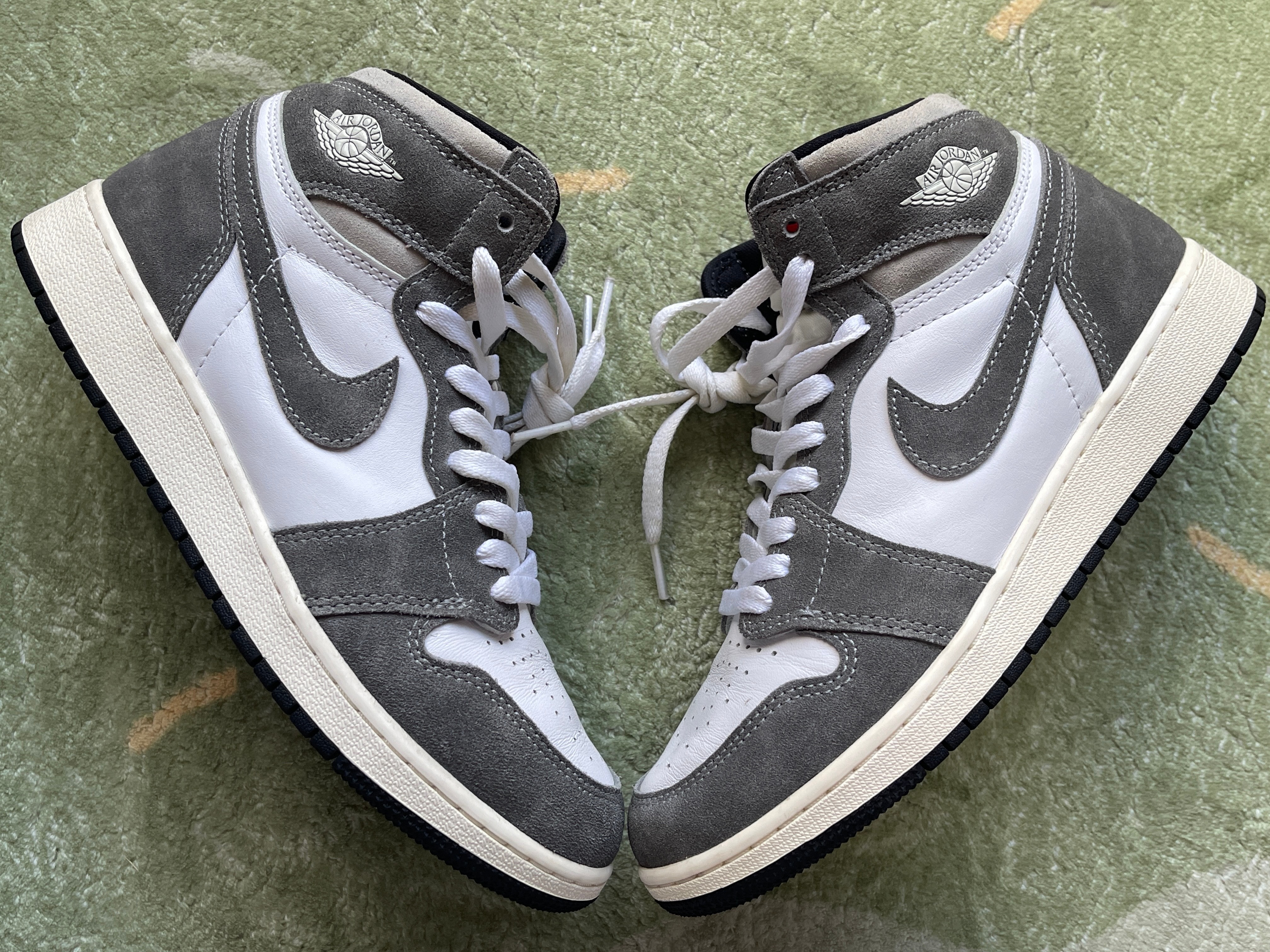 ナイキ GS エアジョーダン1 レトロ ハイ OG "ブラック アンド スモークグレー"