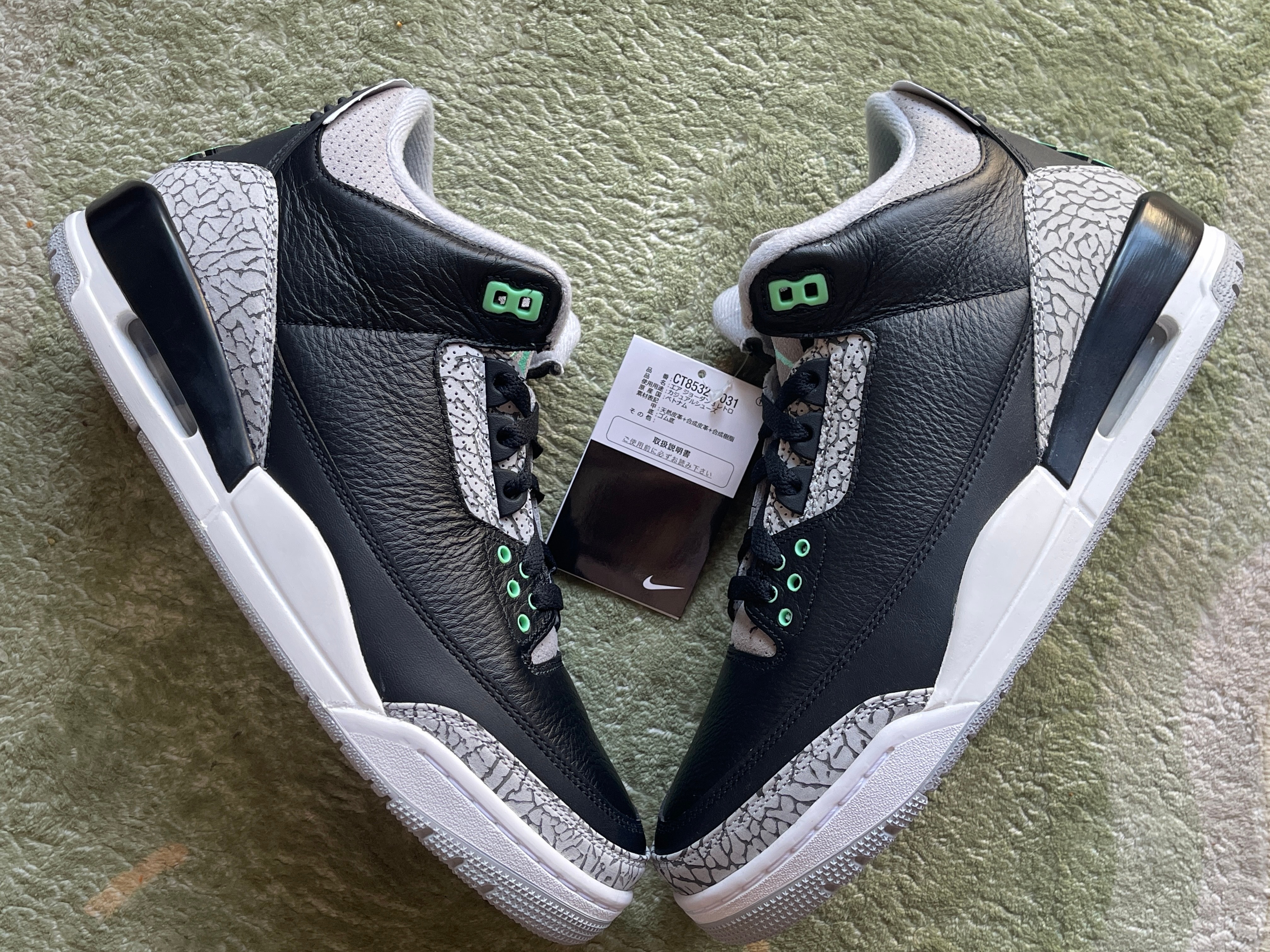Nike Air Jordan 3 Retro "Green Glow"
