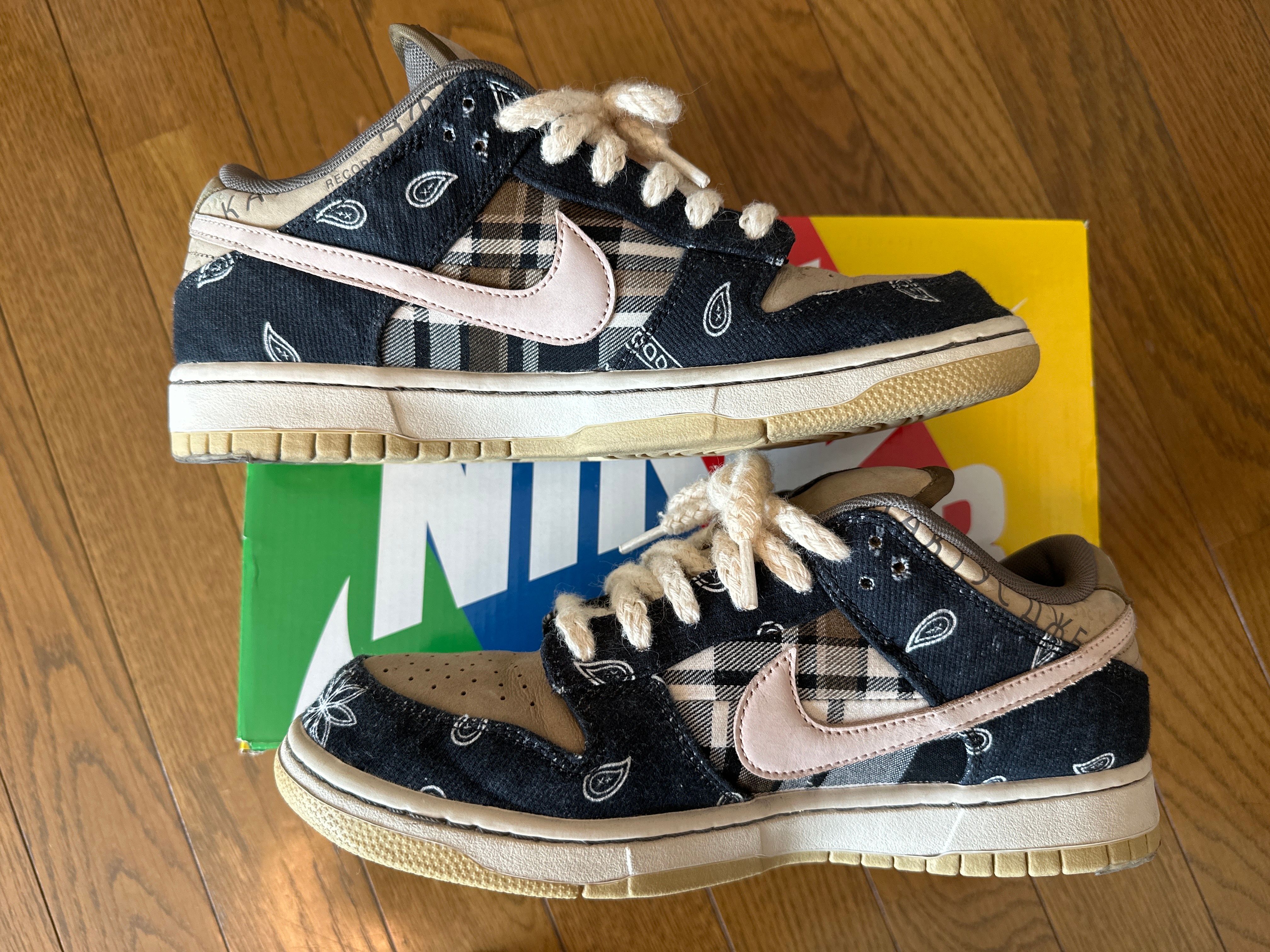 Travis Scott × Nike SB Dunk Low "Black/Parachute Beige"