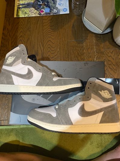 Nike Air Jordan 1 Retro High OG "Black and Smoke Grey"