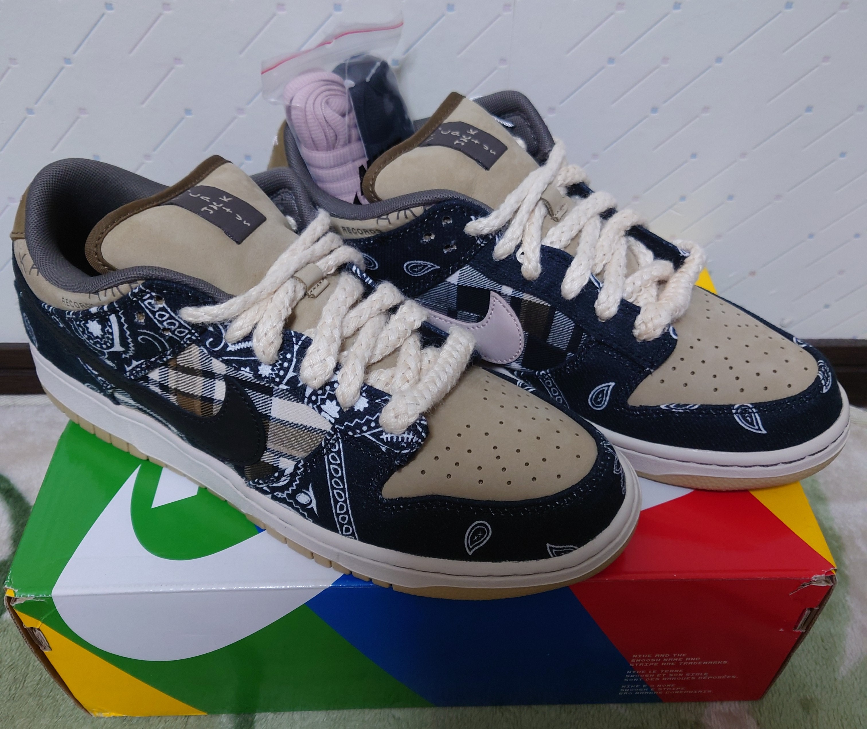 Travis Scott × Nike SB Dunk Low "Black/Parachute Beige"