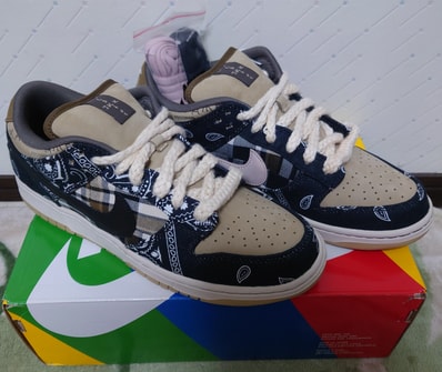 Travis Scott × Nike SB Dunk Low "Black/Parachute Beige"