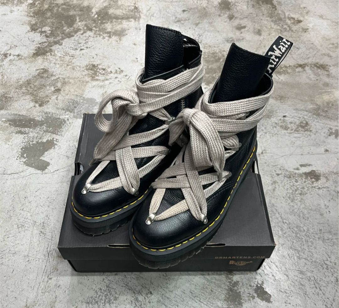 リックオウエンス × ドクターマーチン 1460 クワッド ペント 8ホール ブーツ "ブラック"(厚底 ブーツ)
