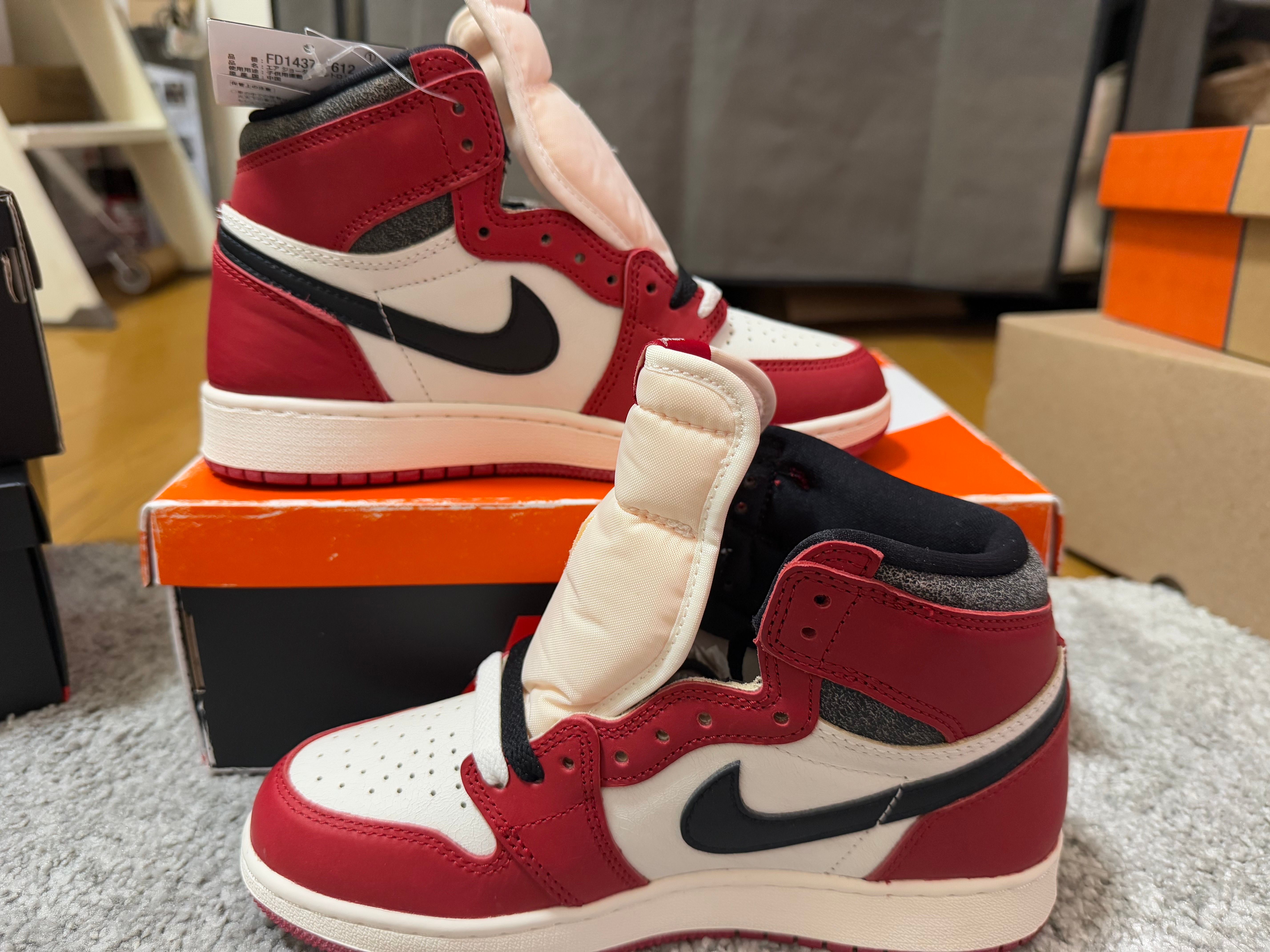 Nike GS Air Jordan 1 High OG "Lost & Found/Chicago"