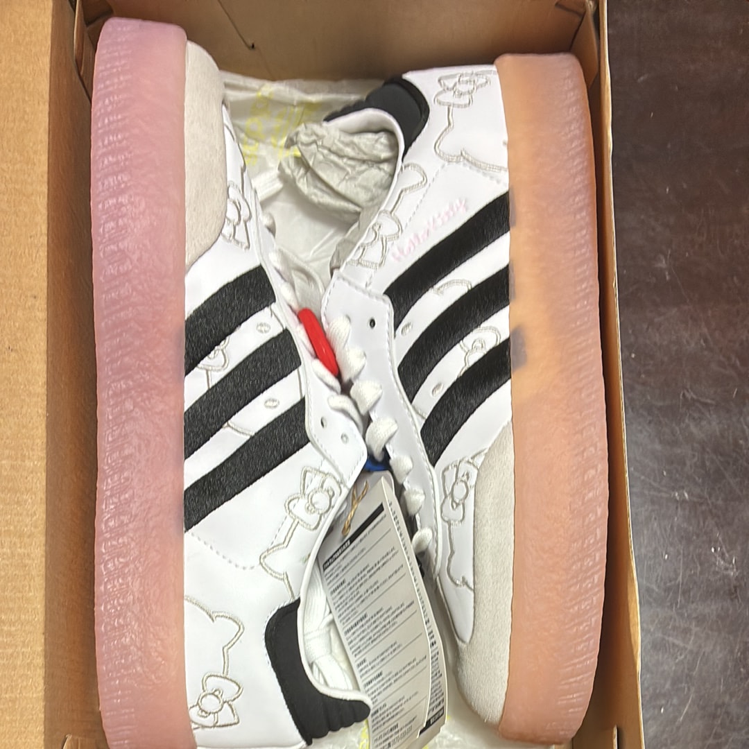 ハローキティ × アディダスオリジナルス ウィメンズ サンベイ "フットウェアホワイト/コアブラック/クリアピンク"