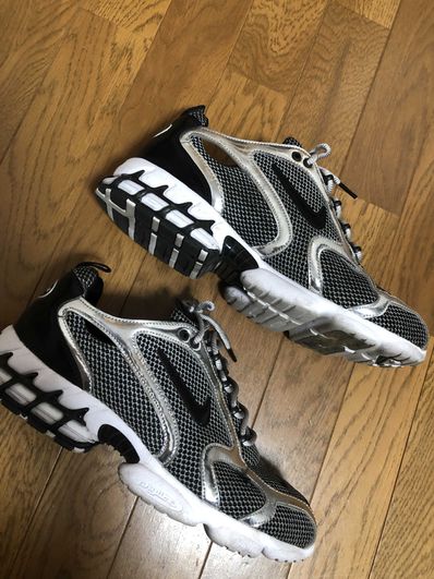 STUSSY × NIKE AIR ZOOM SPIRIDON CAGED "PURE PLATINUM/BLACK-WHITE"