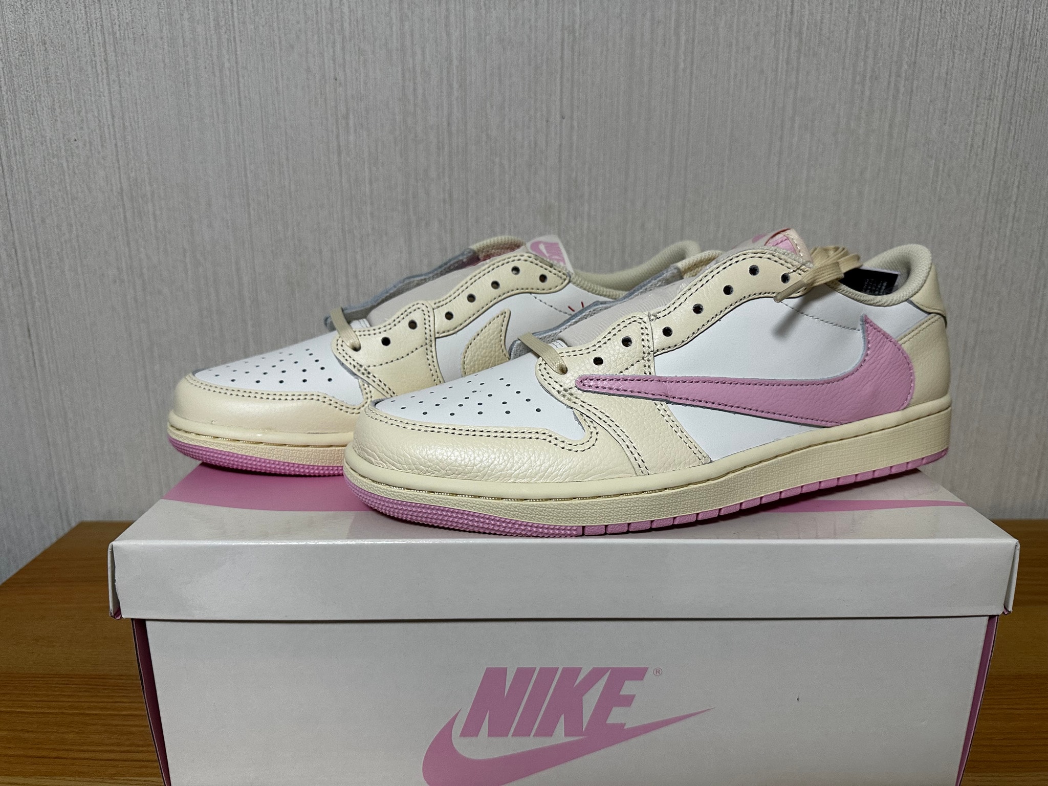 Travis Scott × Nike Air Jordan 1 Retro Low OG "Muslin/Shy Pink"