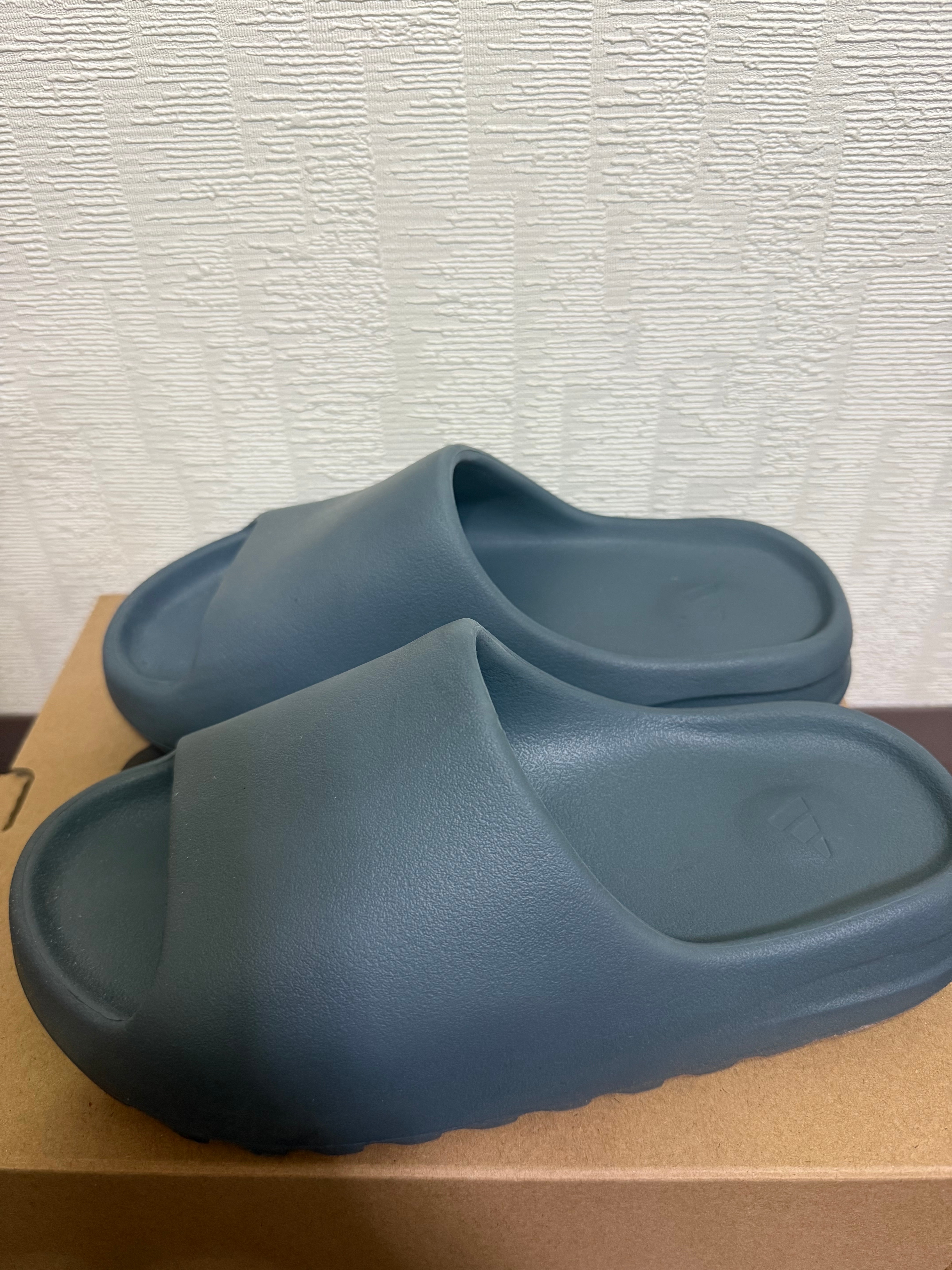 Yeezy Slide (イージー スライド) 人気の新作/中古通販