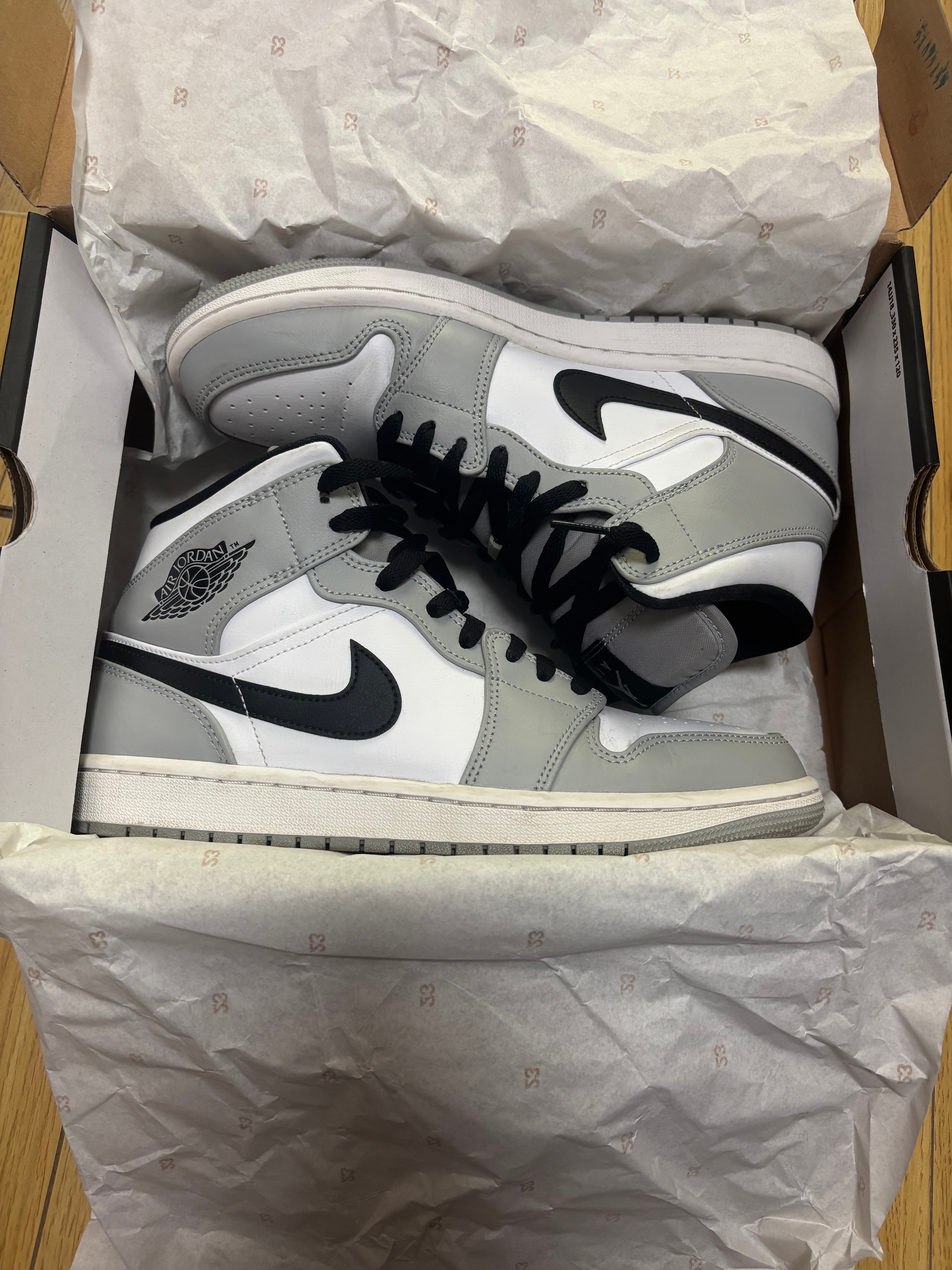 Nike Air Jordan 1 Mid "Light Smoke Grey/White/Black"