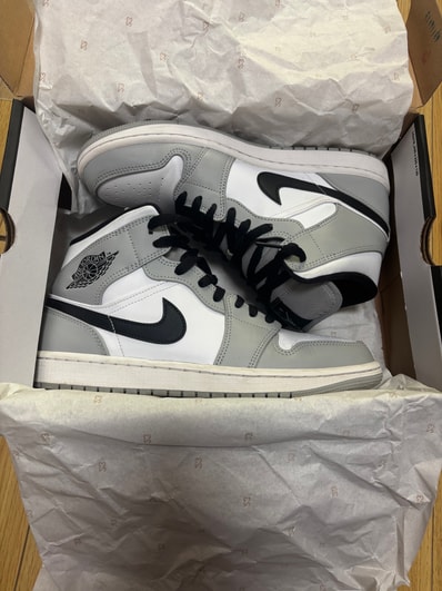 Nike Air Jordan 1 Mid "Light Smoke Grey/White/Black"