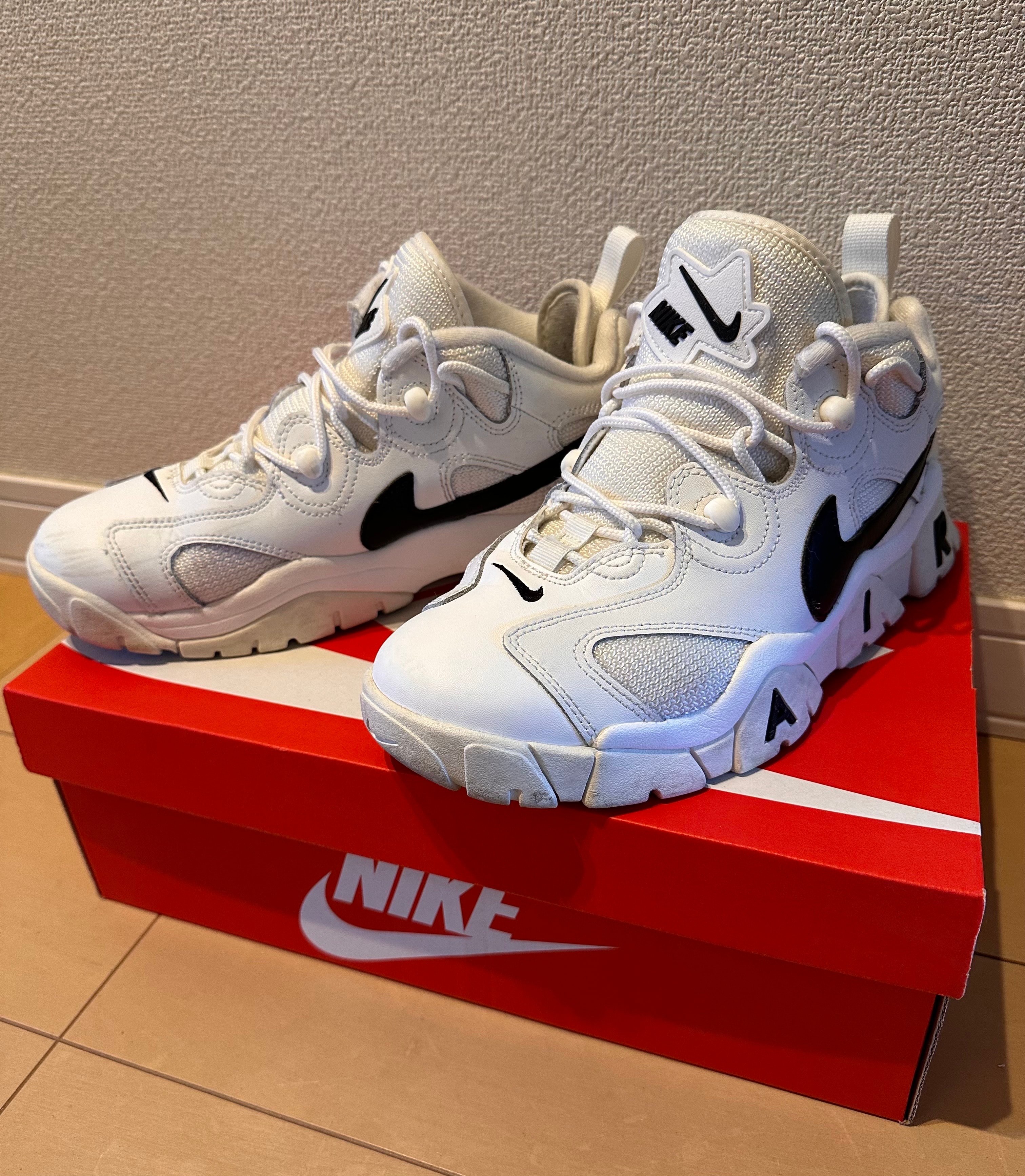 NIKE AIR BARRAGE LOW "WHITE/BLACK"