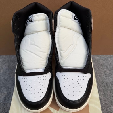 Nike Women's Air Jordan 1 Retro High OG "Latte"