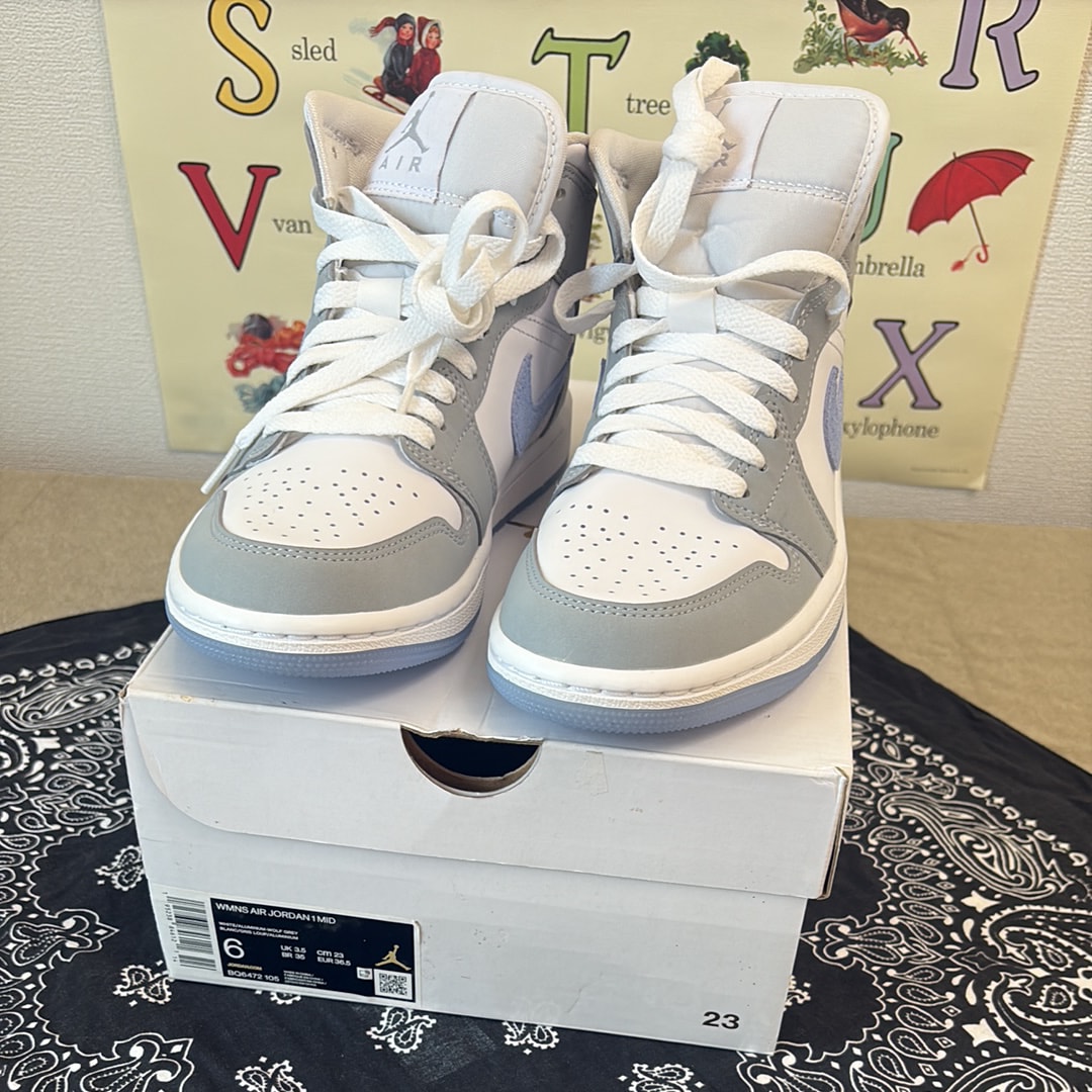 Nike Women's Air Jordan 1 Mid "Wolf Grey"