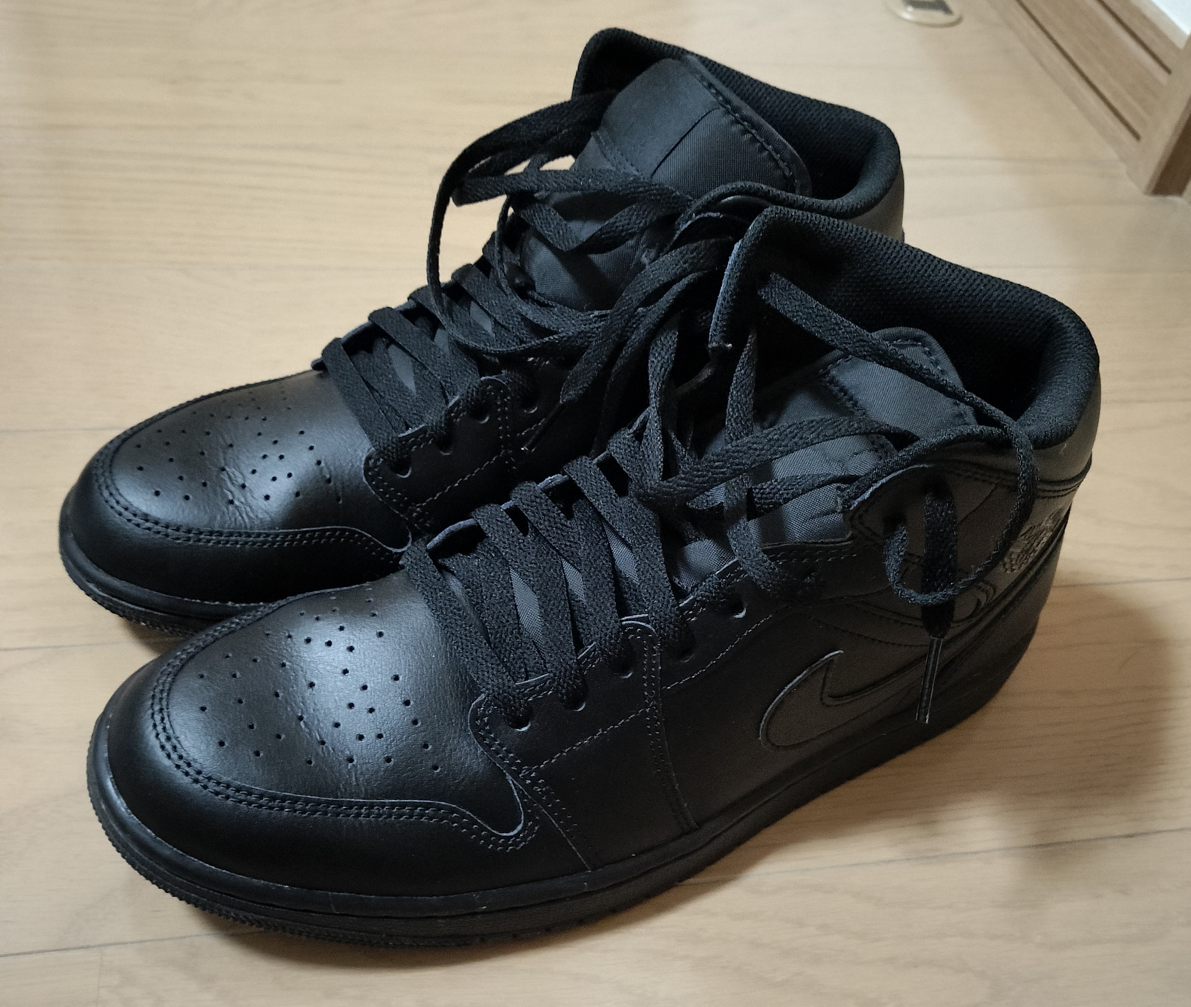 Nike Air Jordan 1 Mid "Triple Black"