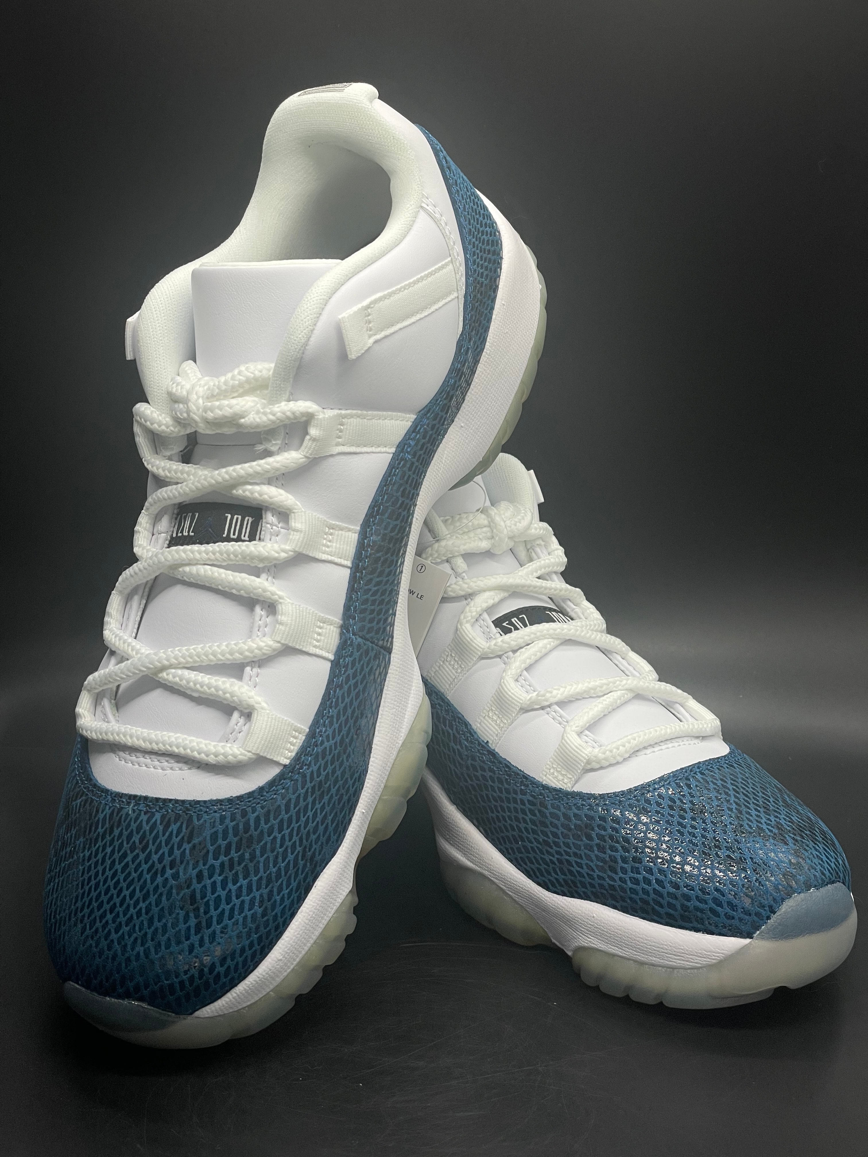 AIR JORDAN 11 LOW "SNAKESKIN"