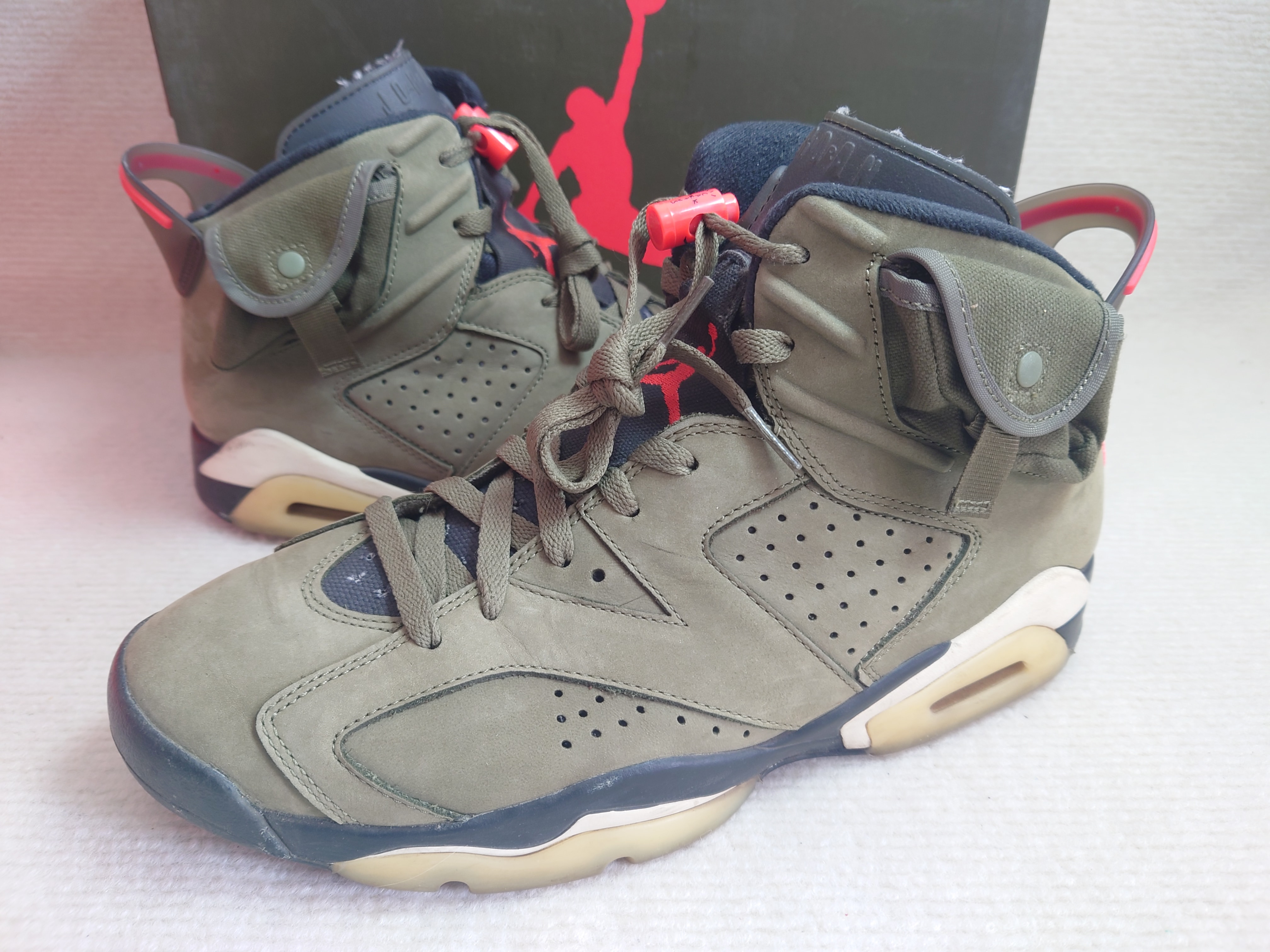 Travis Scott × Nike Air Jordan 6 Retro "Medium Olive"