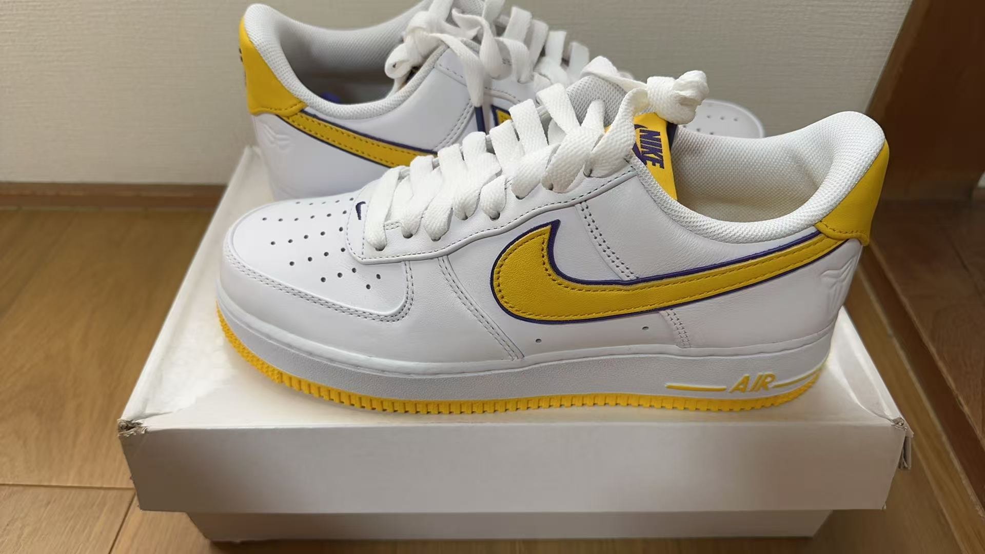 Kobe Bryant × Nike Air Force 1 Low Retro QS "Varsity Maize and Varsity Purple"