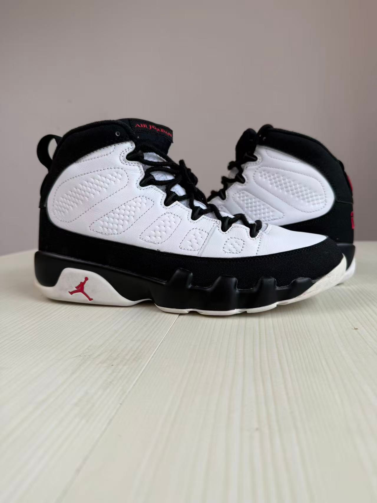 Nike Air Jordan 9 Retro "Space Jam" (2016)