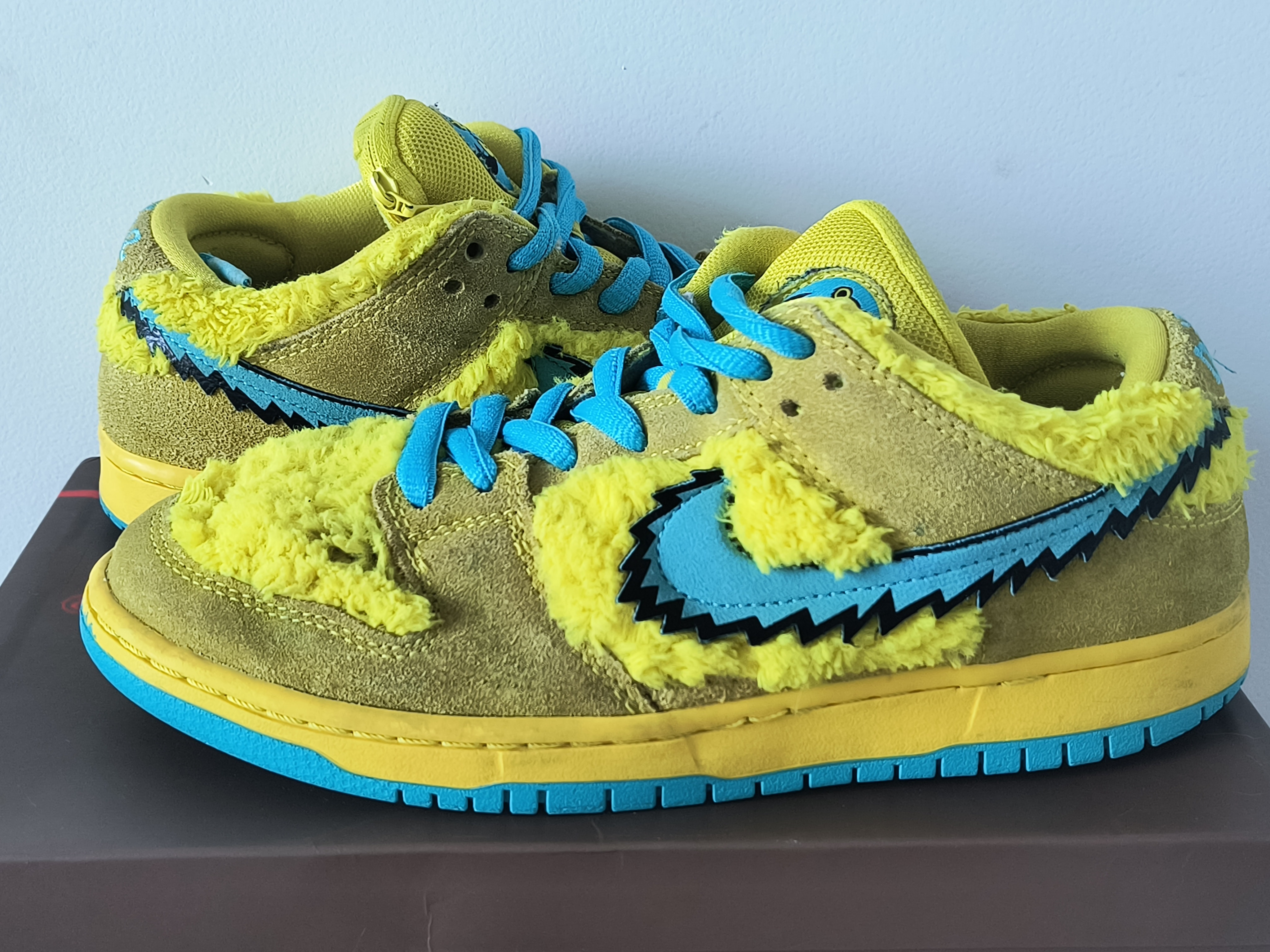 Grateful Dead × Nike SB Dunk Low "Yellow Bear"