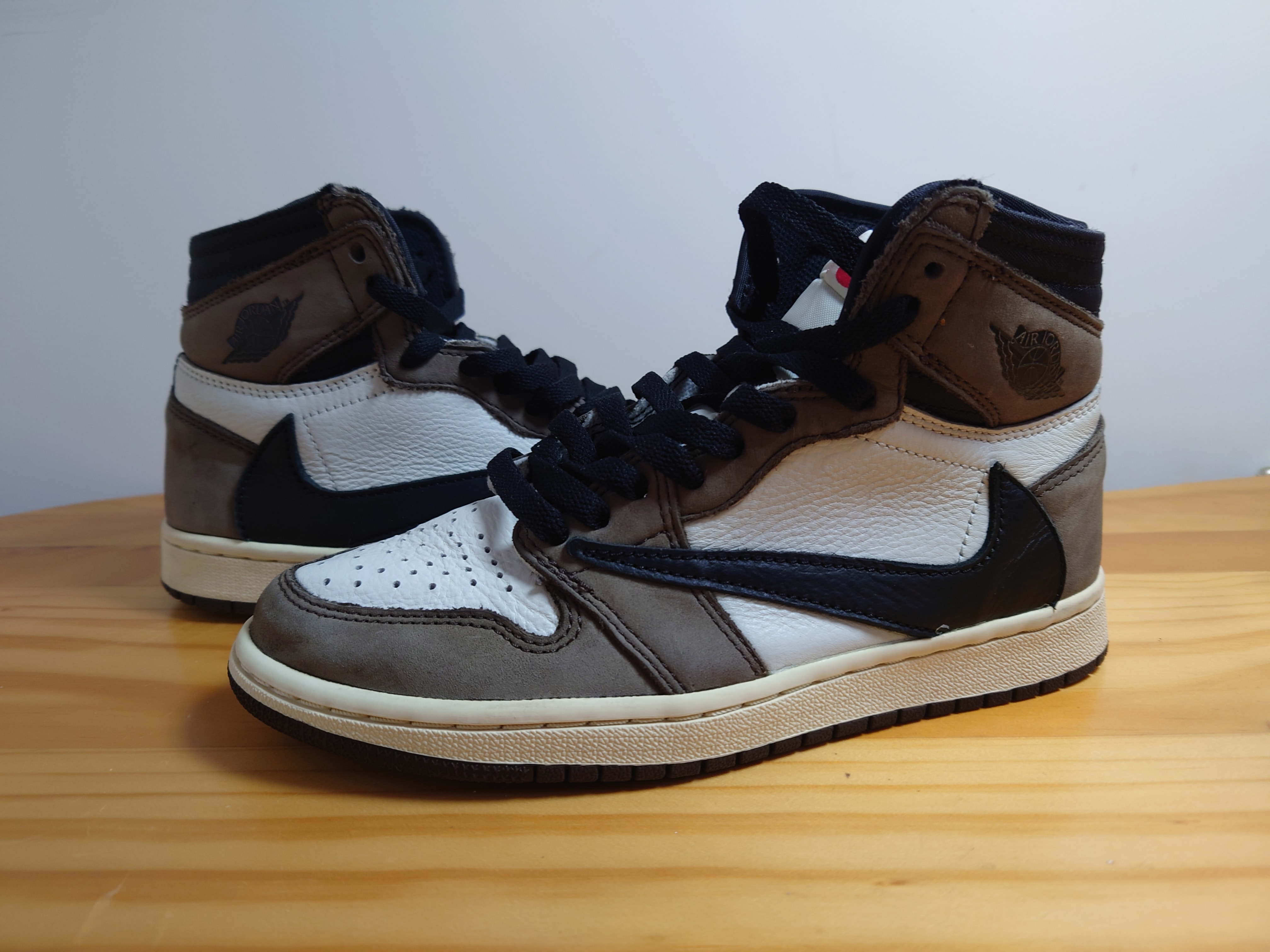 Travis Scott × Nike Air Jordan 1 Retro High OG TS SP "Sail/Dark Mocha"