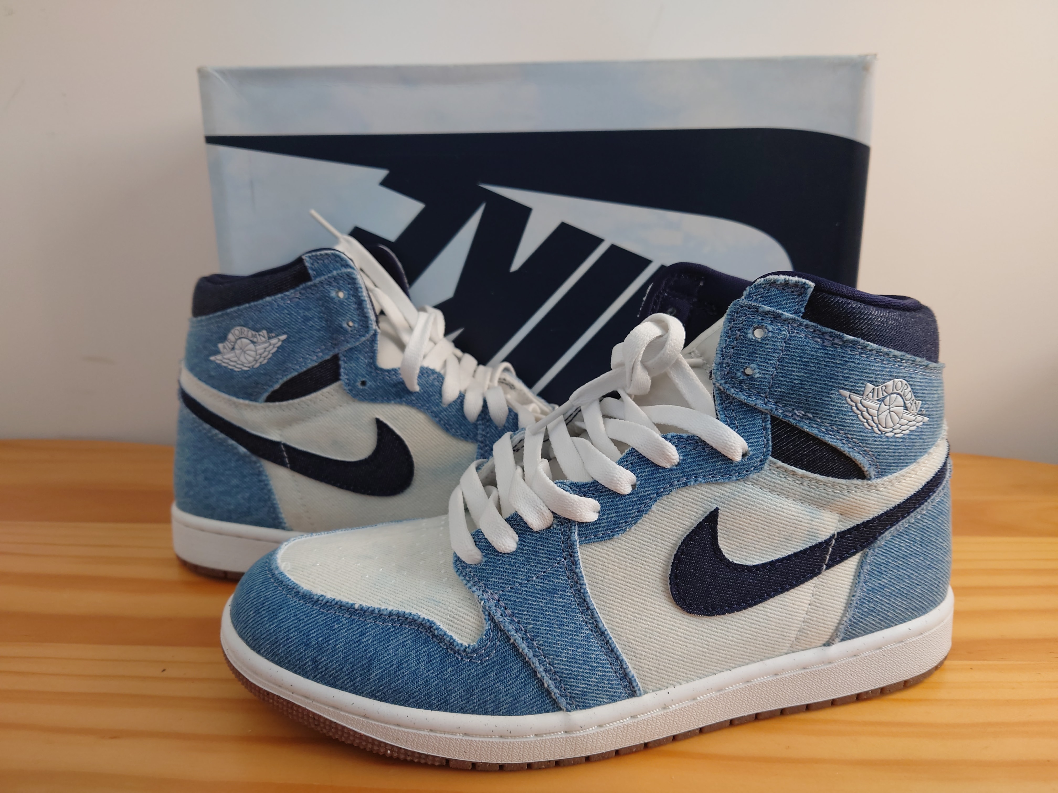 Nike Air Jordan 1 Retro High OG "Denim"