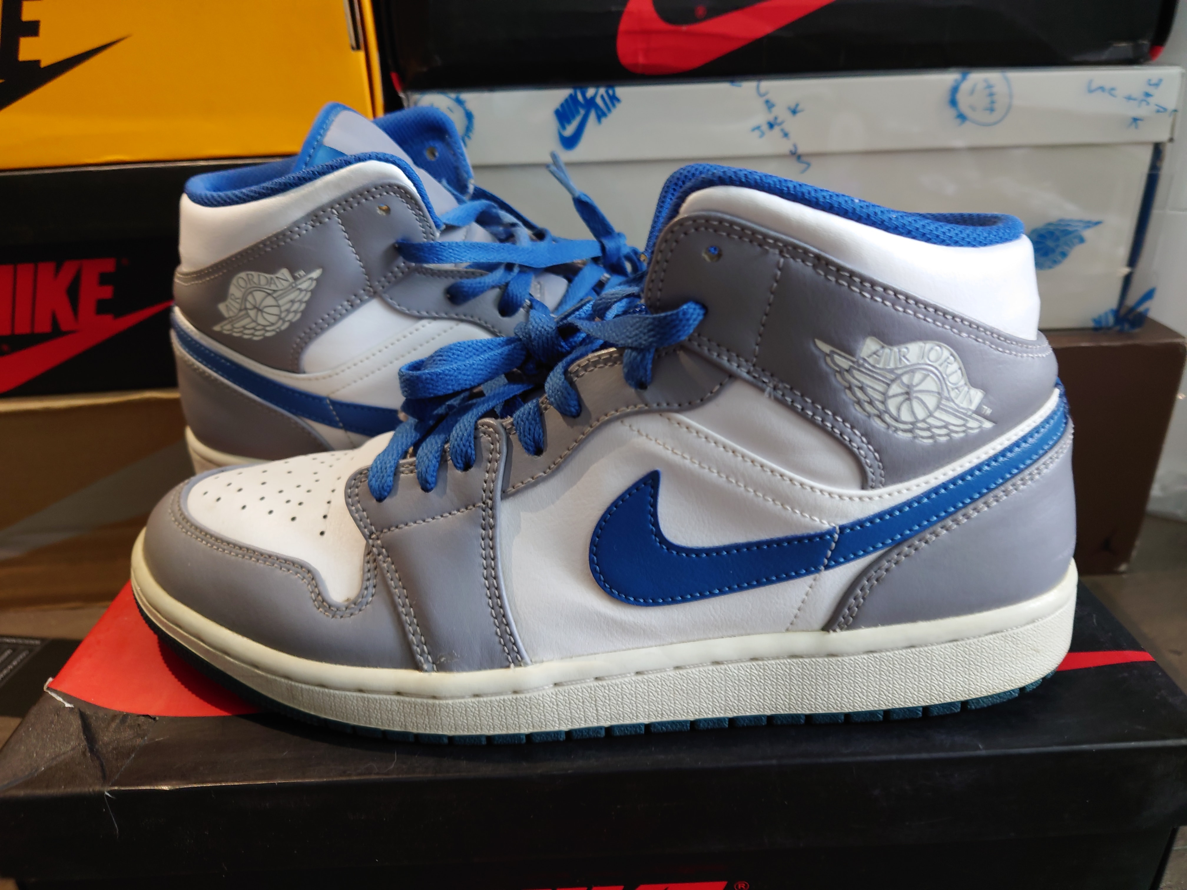Nike Air Jordan 1 Mid "True Blue"
