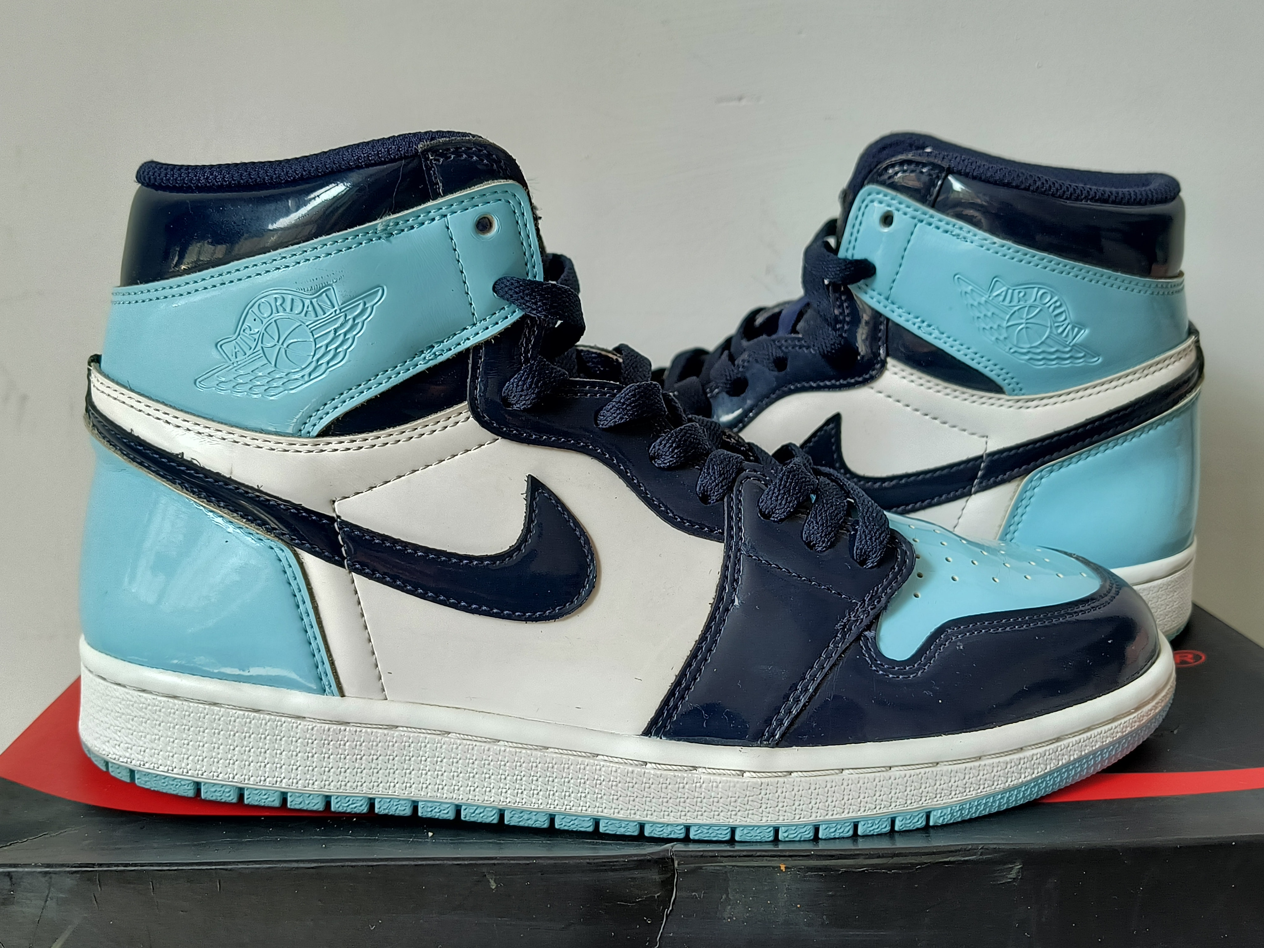 ナイキ ウィメンズ エアジョーダン1 ハイ UNC 