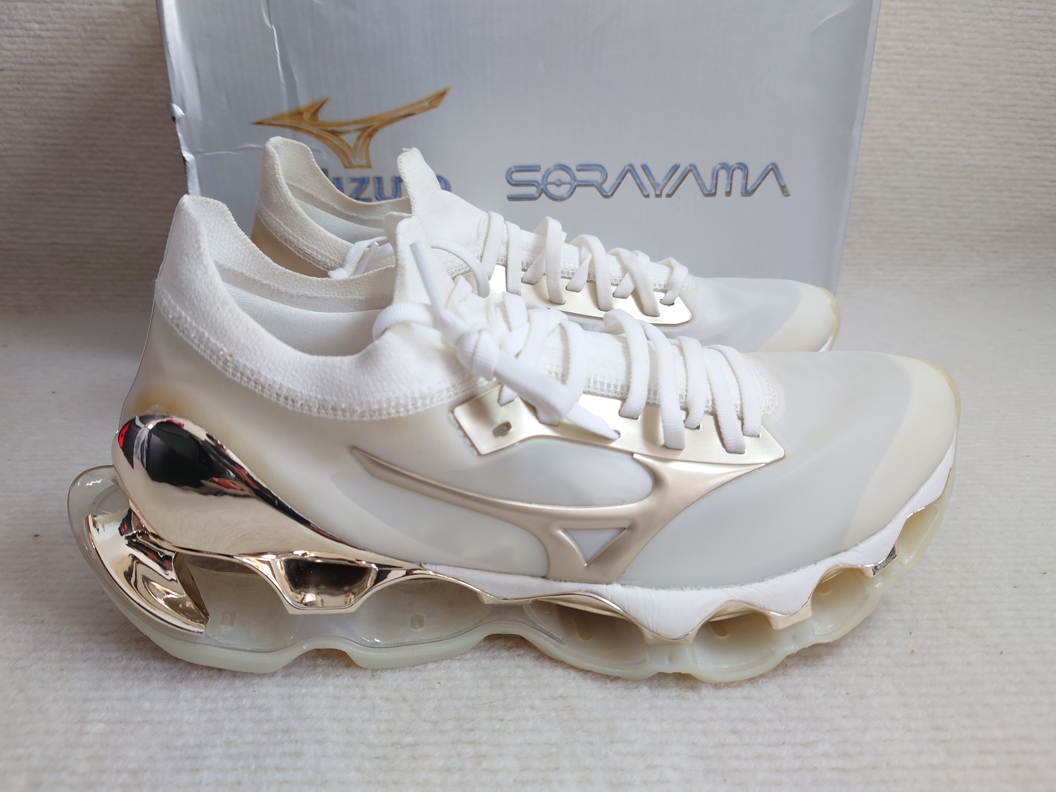 HAJIME SORAYAMA × Mizuno Wave Prophecy SORAYAMA "Snow White"