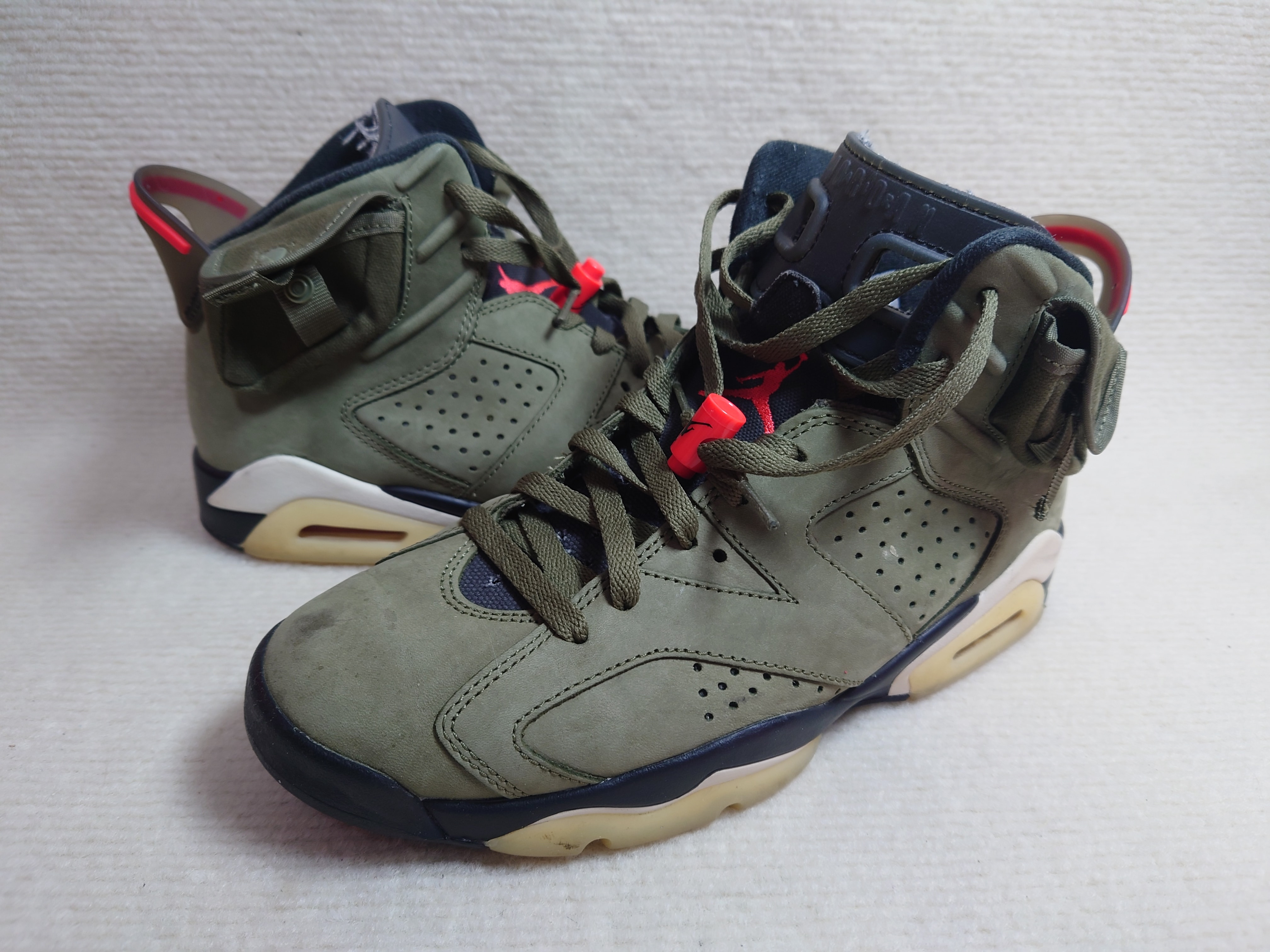 Travis Scott × Nike Air Jordan 6 Retro "Medium Olive"