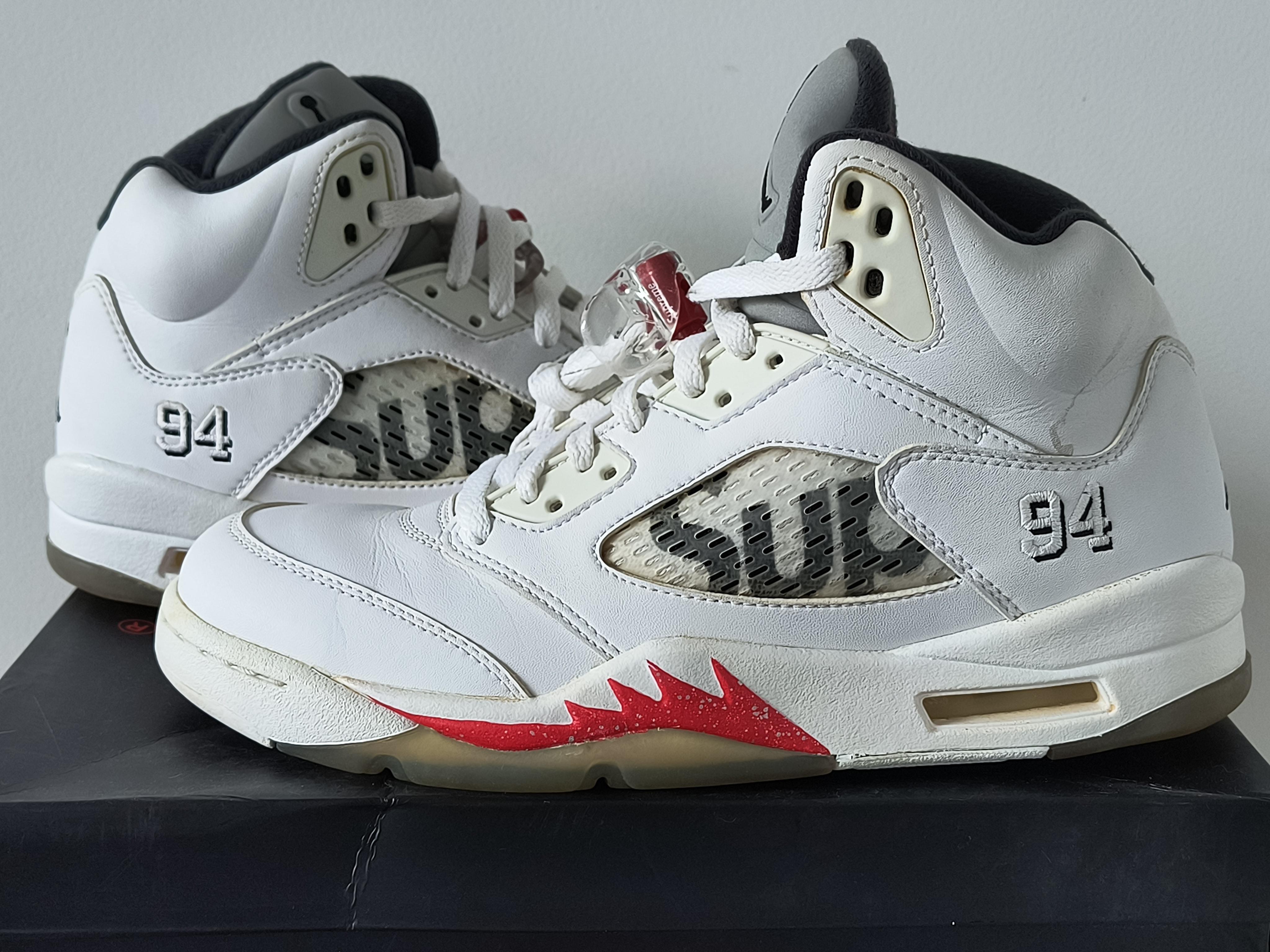 Supreme × Nike Air Jordan 5 Retro "White"