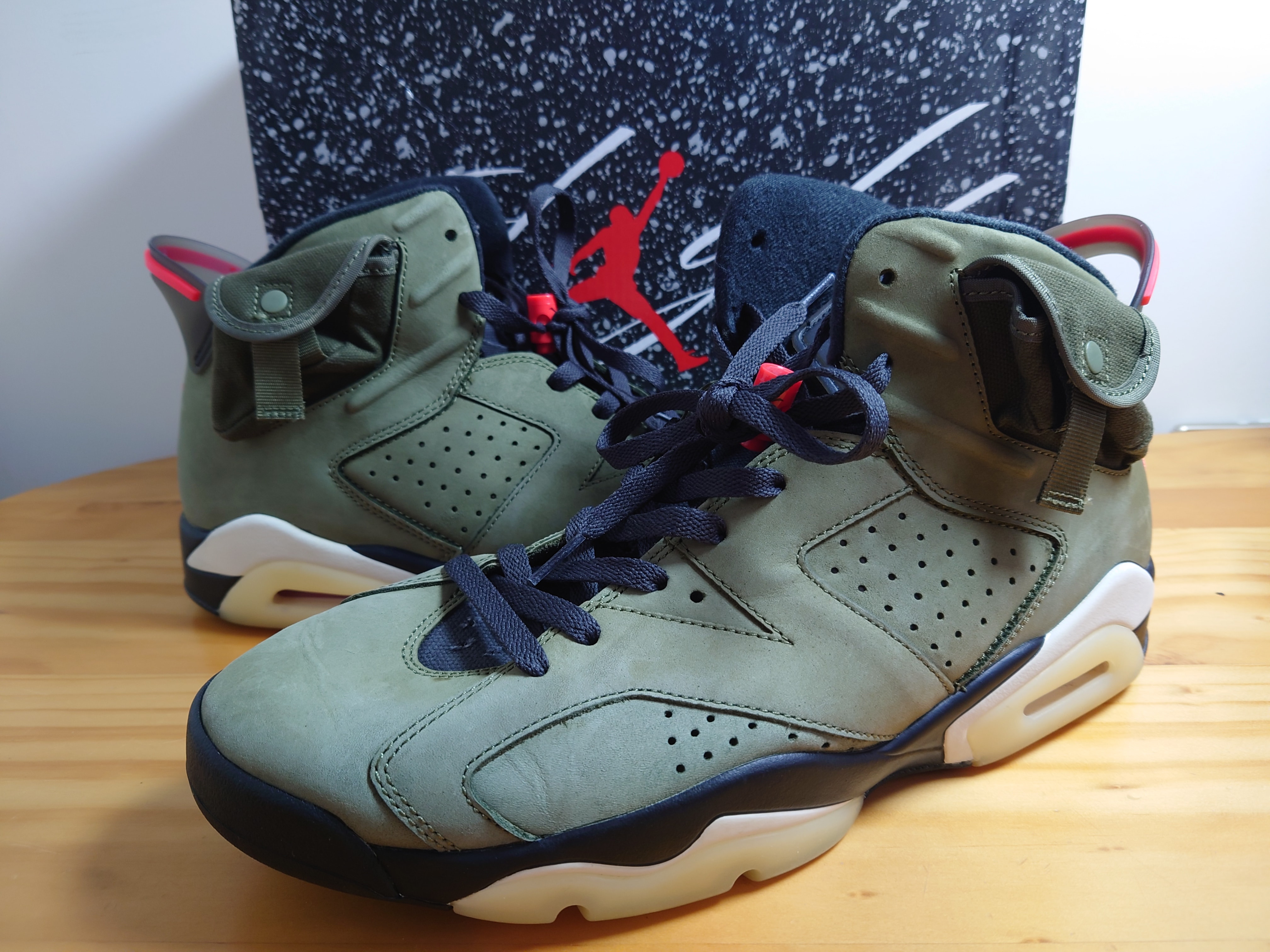 Travis Scott × Nike Air Jordan 6 Retro "Medium Olive"