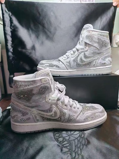 Swarovski × Nike Women's Air Jordan 1 High OG "Vast Grey"