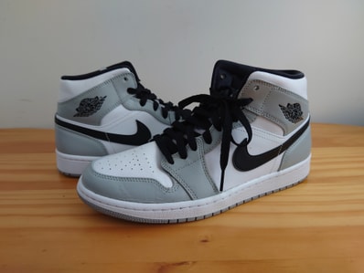 Nike Air Jordan 1 Mid "Light Smoke Grey/White/Black"