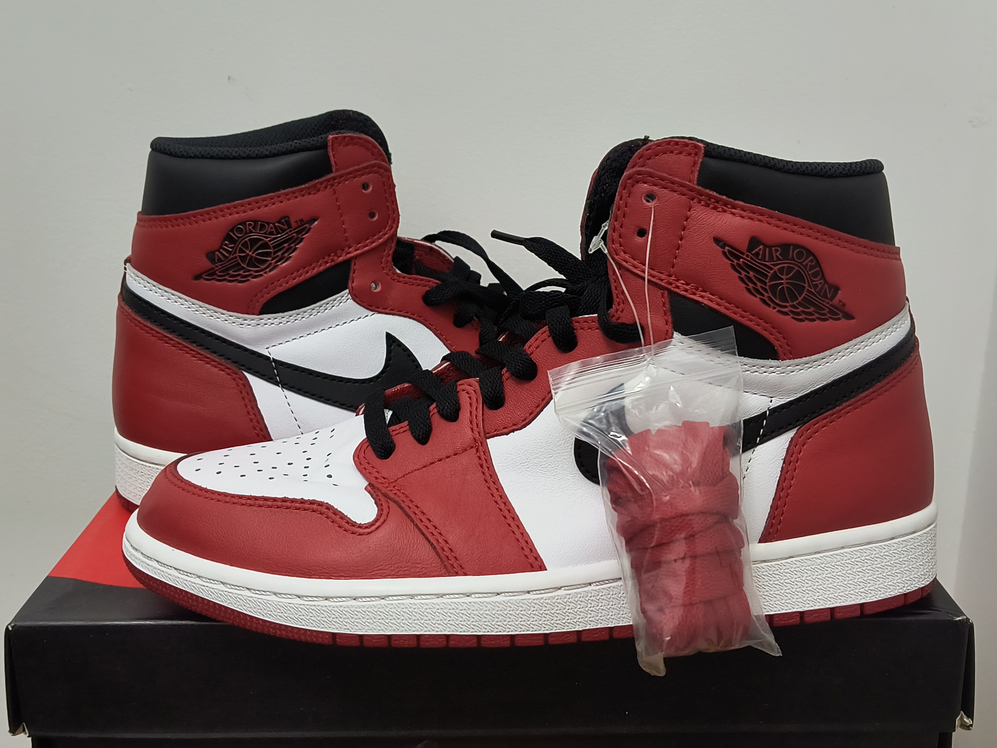 Nike Air Jordan 1 Retro High "Chicago" (2015)