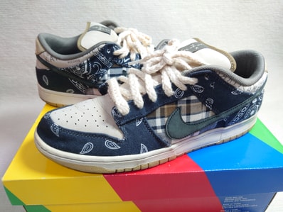 Travis Scott × Nike SB Dunk Low "Black/Parachute Beige"