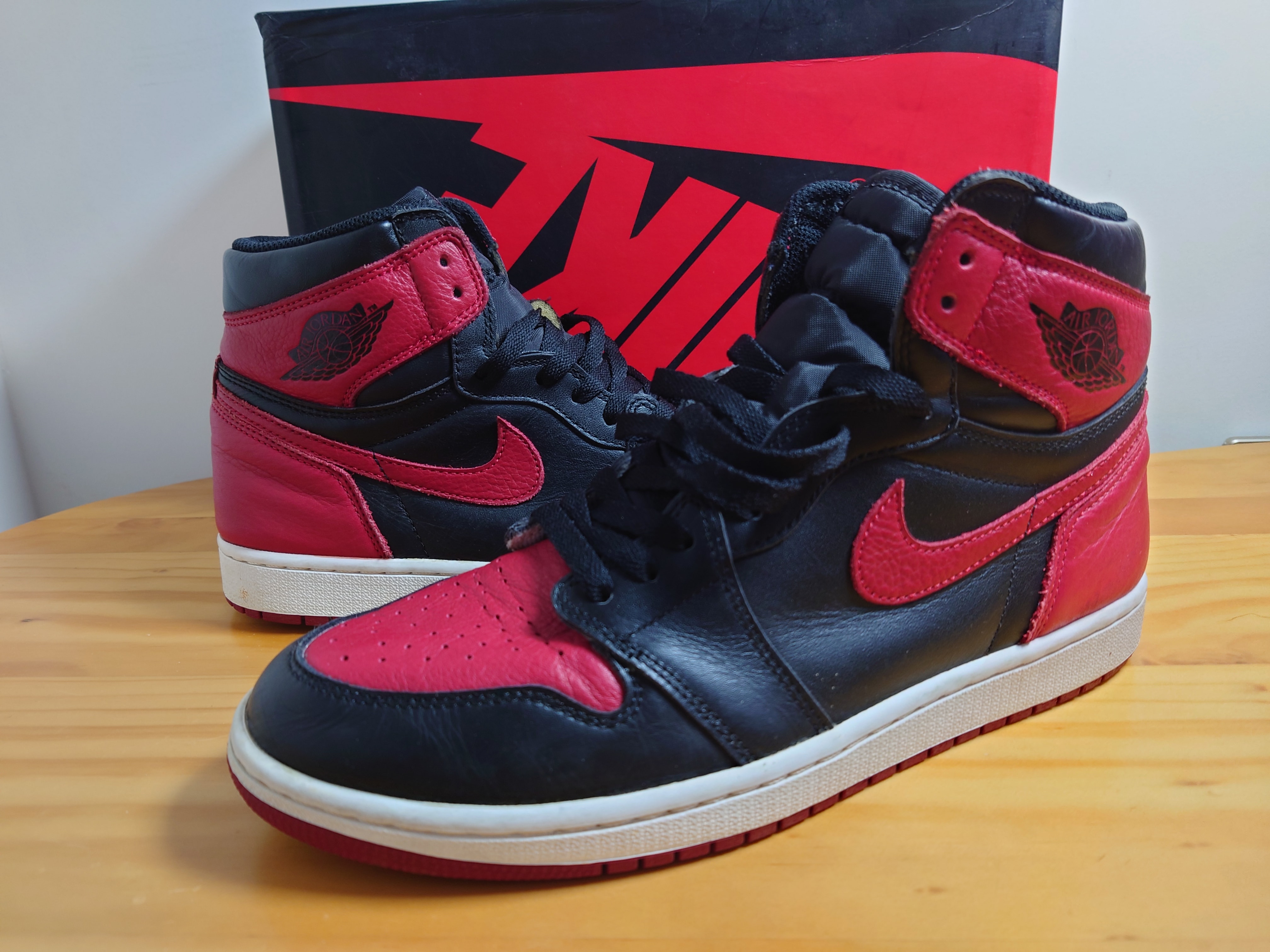 Nike Air Jordan 1 Retro High OG "Bred/Banned"