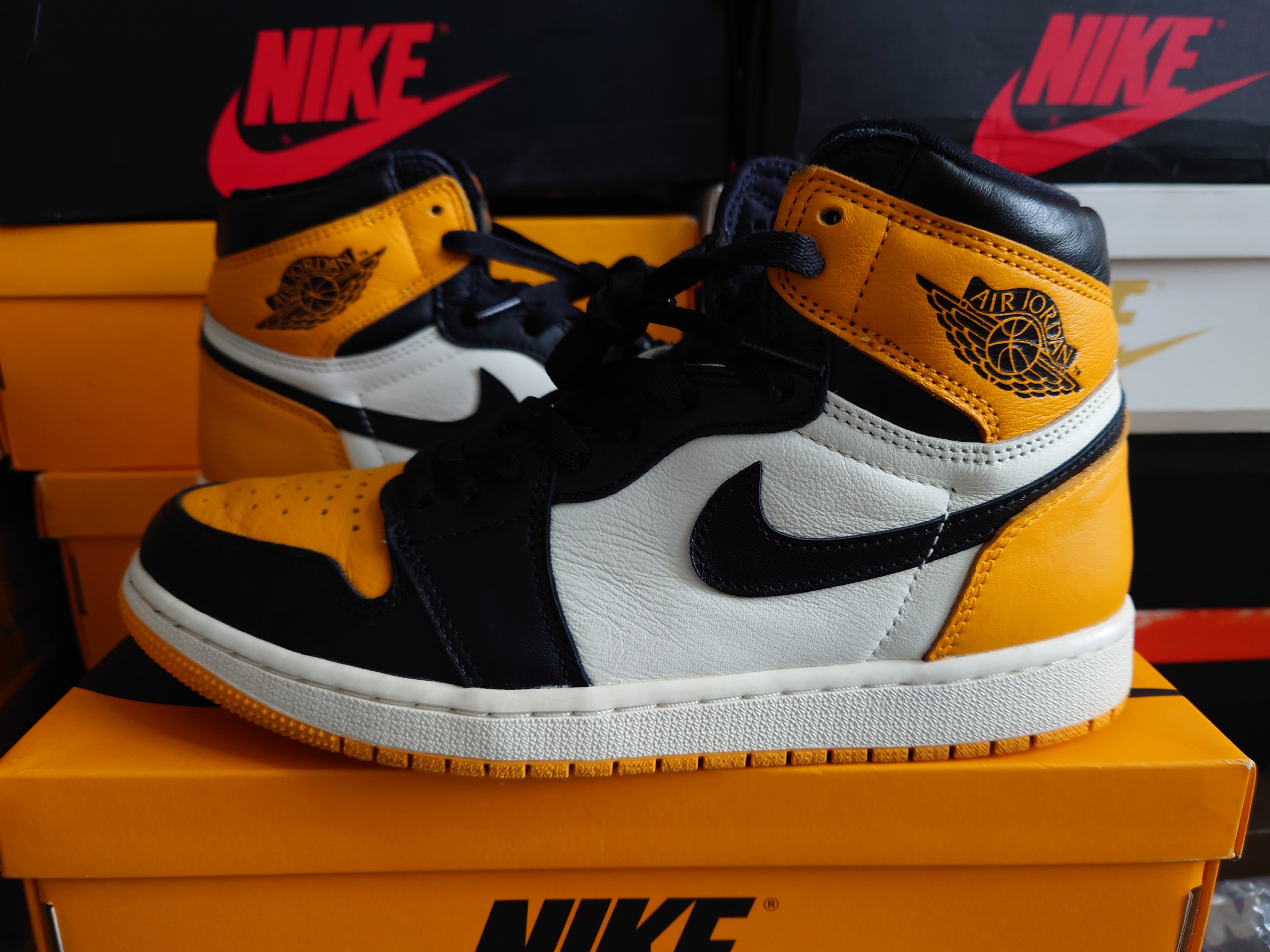 Nike Air Jordan 1 Retro High OG "Taxi"
