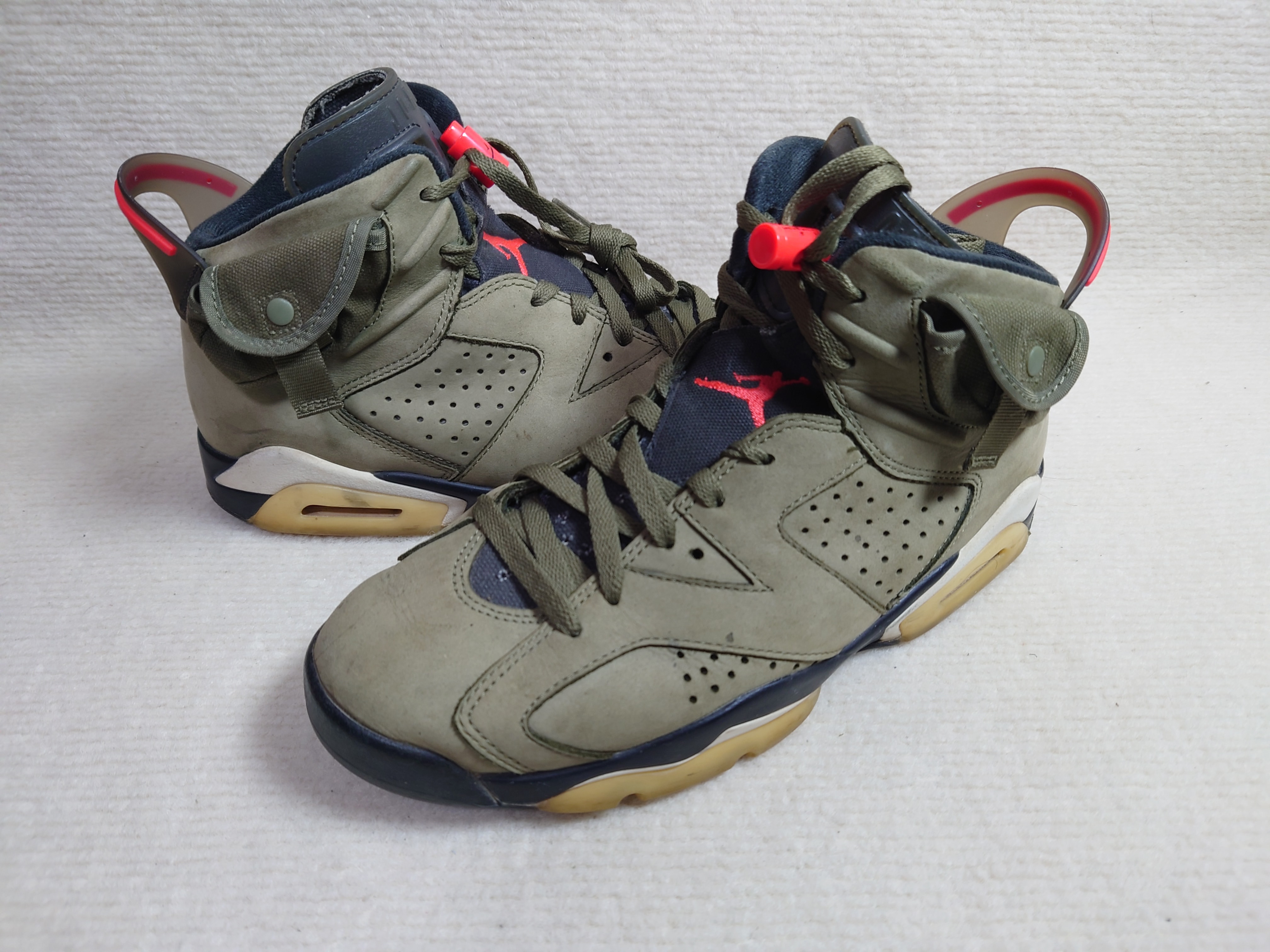 Travis Scott × Nike Air Jordan 6 Retro "Medium Olive"