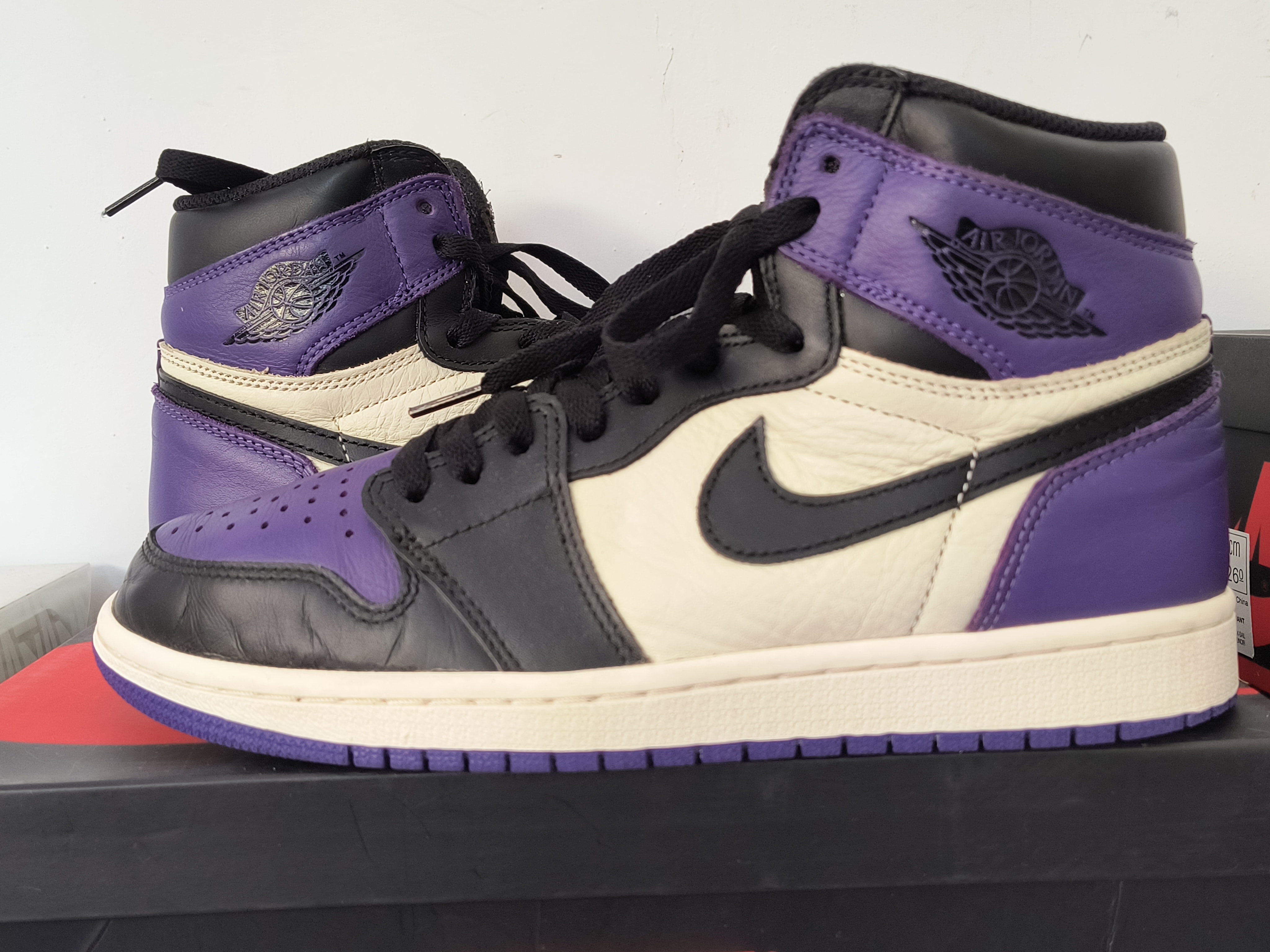 Nike Air Jordan 1 Retro High OG "Court Purple" (2018)